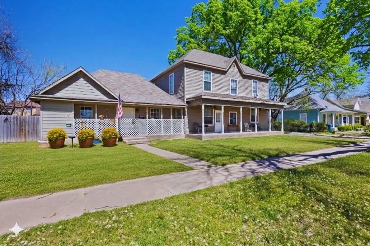 Triplex For Sale in Grayson County , 909 W Chestnut Street, Denison, Texas 75020, 0, 0, Garage spaces, 0 Sqft, built in 1920, mls#21283331, Real Estate Agent in Denison, Homes For Sale in Grayson county, Homes For Sale in Denison, Realtor in Denison Texas, Real Estate Brokerage Independent Realty Texas, Luminita Cordes Realtor