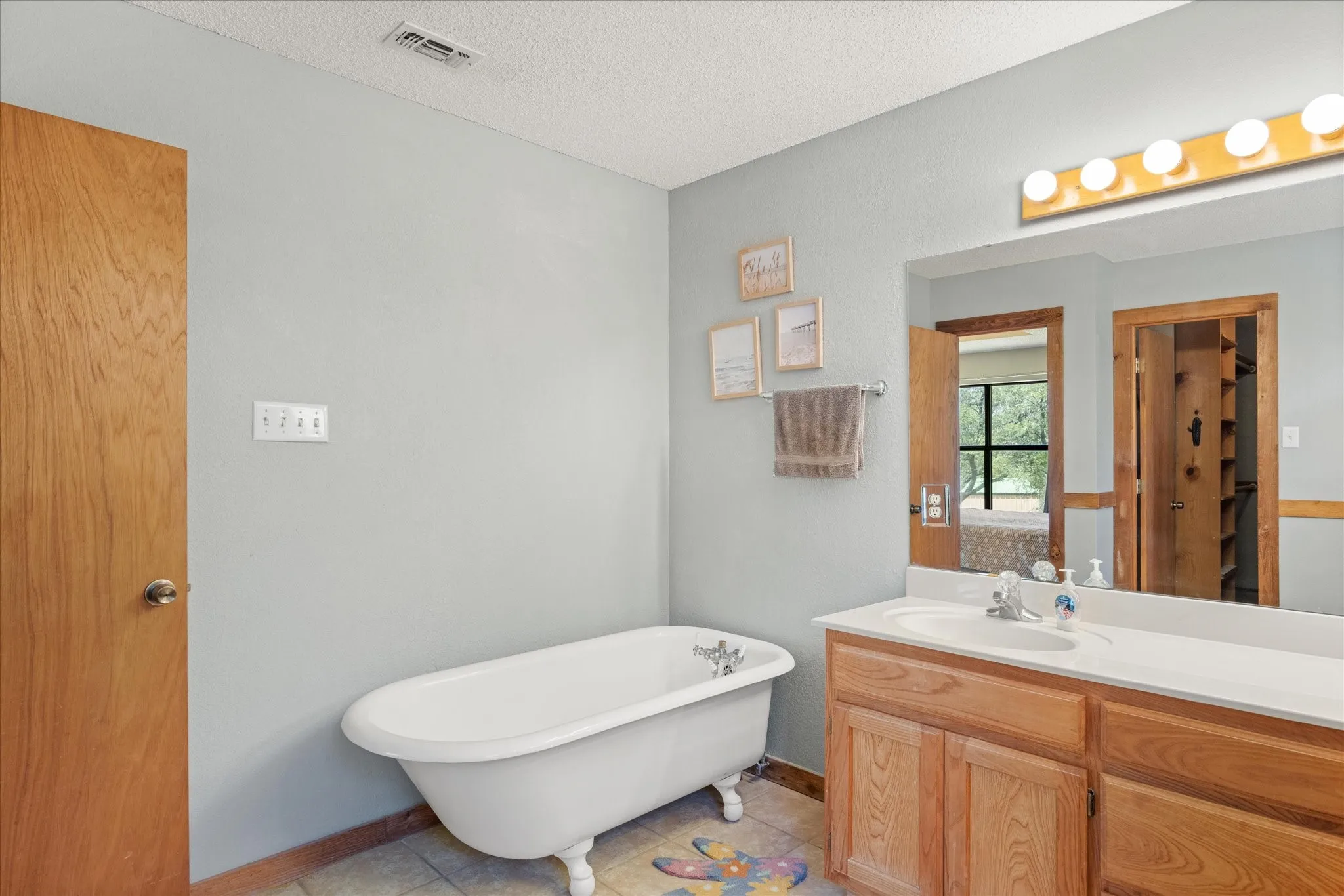 Single Family Residence For Sale in Erath County , 1170 Diamond Oaks Road, Stephenville, Texas 76401, 3 Bedroom, 2 Bathroom, Garage spaces, 1,604 Sqft, built in 1997, mls#21283641, Real Estate Agent in Stephenville, Homes For Sale in Erath county, Homes For Sale in Stephenville, Realtor in Stephenville Texas, Real Estate Brokerage Independent Realty Texas, Luminita Cordes Realtor