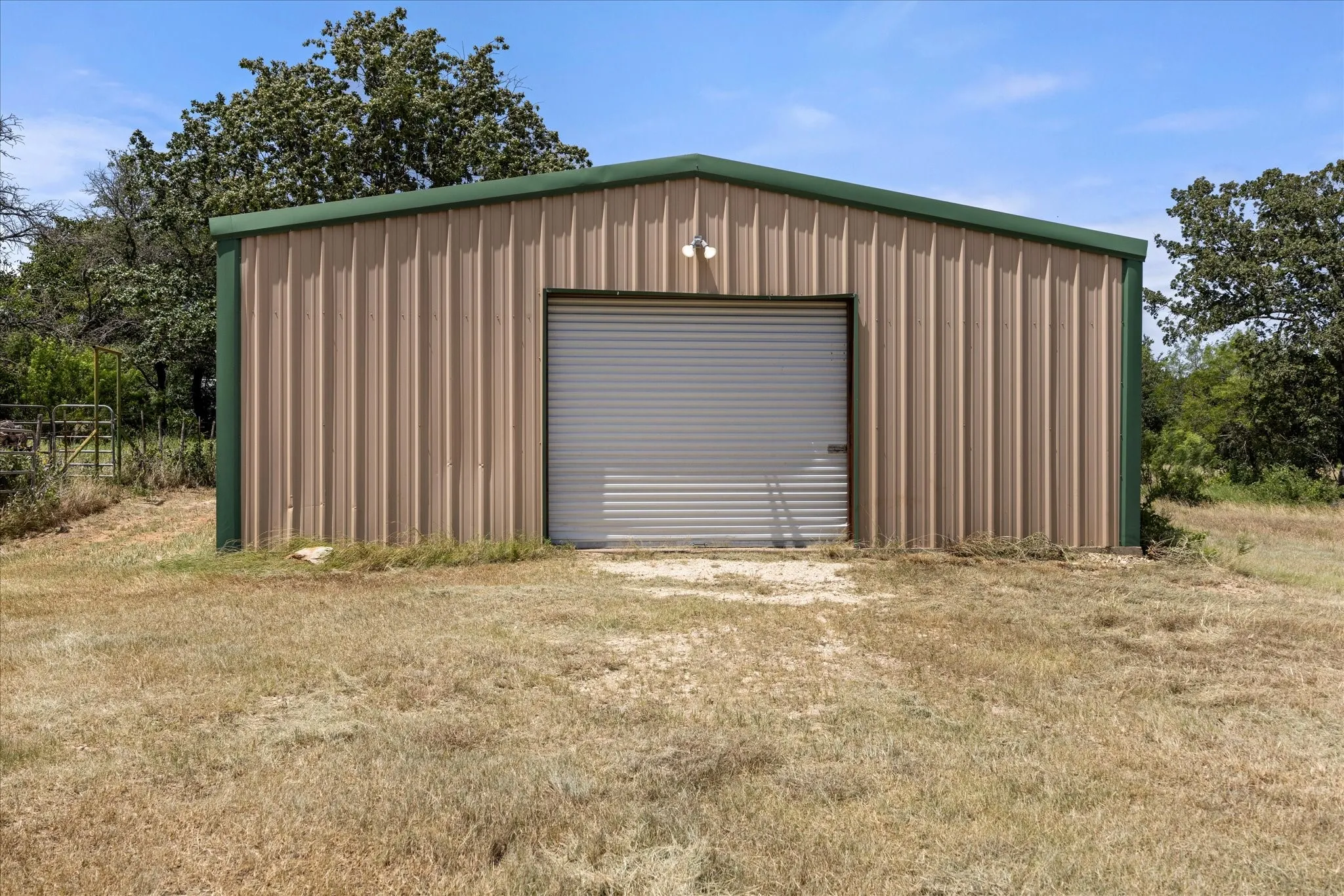 Single Family Residence For Sale in Erath County , 1170 Diamond Oaks Road, Stephenville, Texas 76401, 3 Bedroom, 2 Bathroom, Garage spaces, 1,604 Sqft, built in 1997, mls#21283641, Real Estate Agent in Stephenville, Homes For Sale in Erath county, Homes For Sale in Stephenville, Realtor in Stephenville Texas, Real Estate Brokerage Independent Realty Texas, Luminita Cordes Realtor
