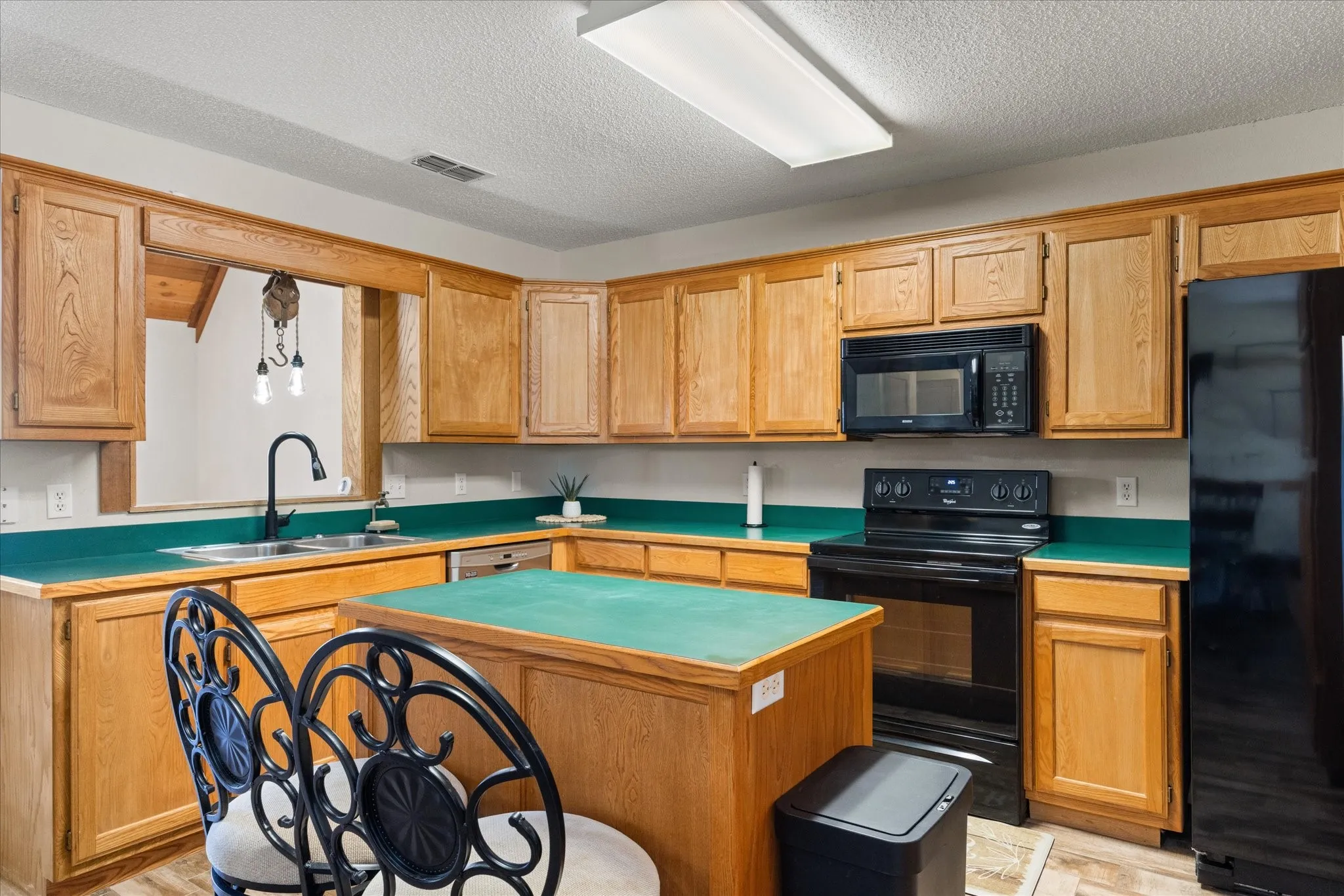 Single Family Residence For Sale in Erath County , 1170 Diamond Oaks Road, Stephenville, Texas 76401, 3 Bedroom, 2 Bathroom, Garage spaces, 1,604 Sqft, built in 1997, mls#21283641, Real Estate Agent in Stephenville, Homes For Sale in Erath county, Homes For Sale in Stephenville, Realtor in Stephenville Texas, Real Estate Brokerage Independent Realty Texas, Luminita Cordes Realtor