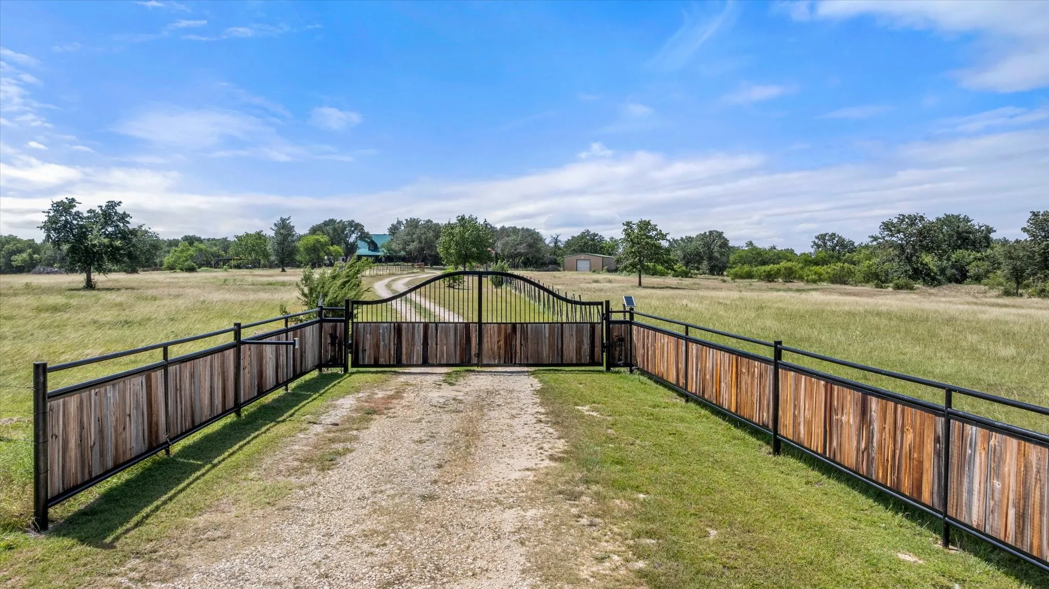Single Family Residence For Sale in Erath County , 1170 Diamond Oaks Road, Stephenville, Texas 76401, 3 Bedroom, 2 Bathroom, Garage spaces, 1,604 Sqft, built in 1997, mls#21283641, Real Estate Agent in Stephenville, Homes For Sale in Erath county, Homes For Sale in Stephenville, Realtor in Stephenville Texas, Real Estate Brokerage Independent Realty Texas, Luminita Cordes Realtor