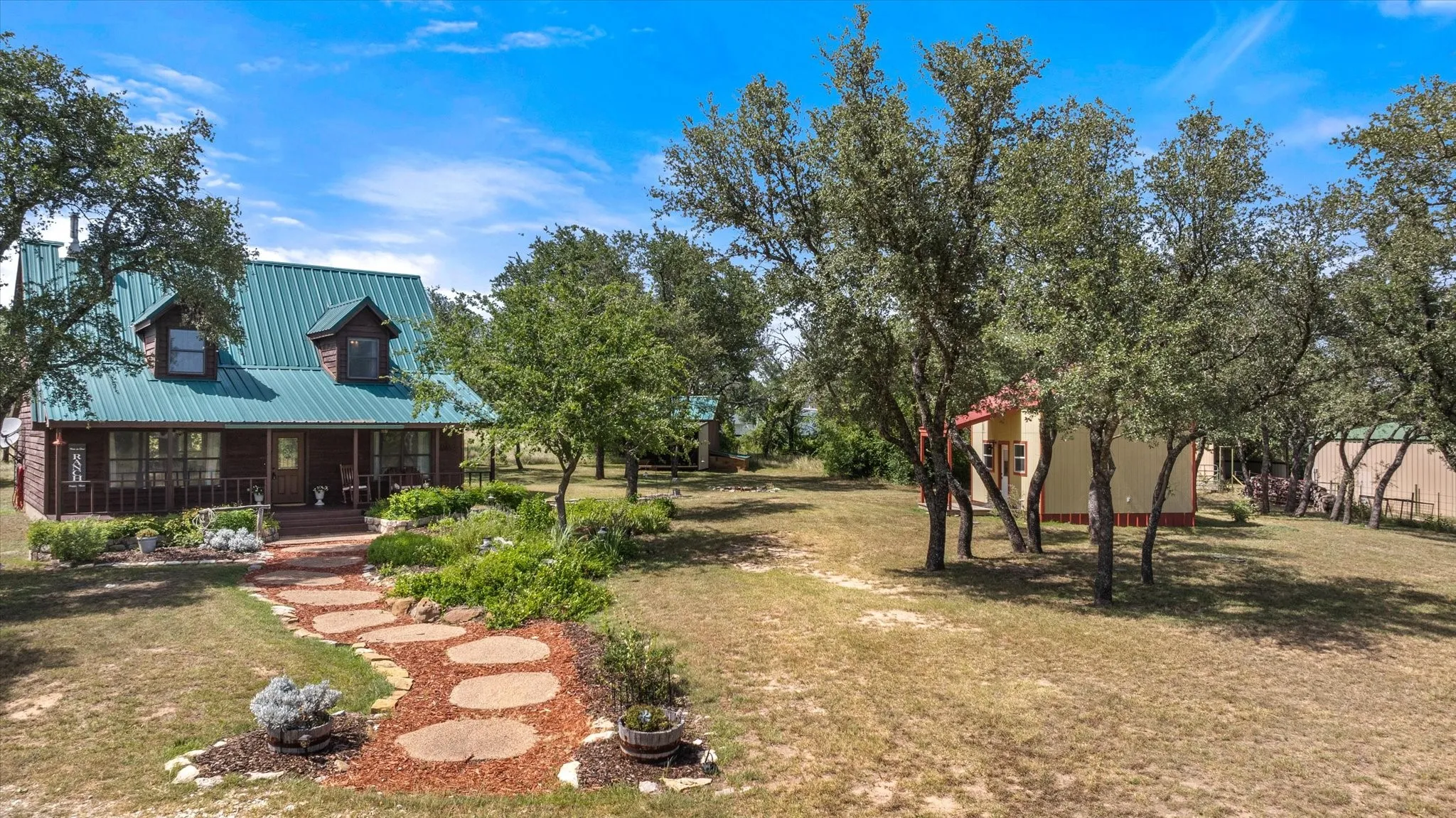 Single Family Residence For Sale in Erath County , 1170 Diamond Oaks Road, Stephenville, Texas 76401, 3 Bedroom, 2 Bathroom, Garage spaces, 1,604 Sqft, built in 1997, mls#21283641, Real Estate Agent in Stephenville, Homes For Sale in Erath county, Homes For Sale in Stephenville, Realtor in Stephenville Texas, Real Estate Brokerage Independent Realty Texas, Luminita Cordes Realtor