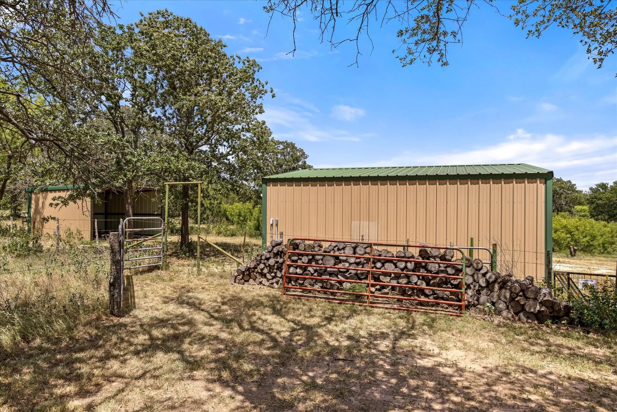 Single Family Residence For Sale in Erath County , 1170 Diamond Oaks Road, Stephenville, Texas 76401, 3 Bedroom, 2 Bathroom, Garage spaces, 1,604 Sqft, built in 1997, mls#21283641, Real Estate Agent in Stephenville, Homes For Sale in Erath county, Homes For Sale in Stephenville, Realtor in Stephenville Texas, Real Estate Brokerage Independent Realty Texas, Luminita Cordes Realtor