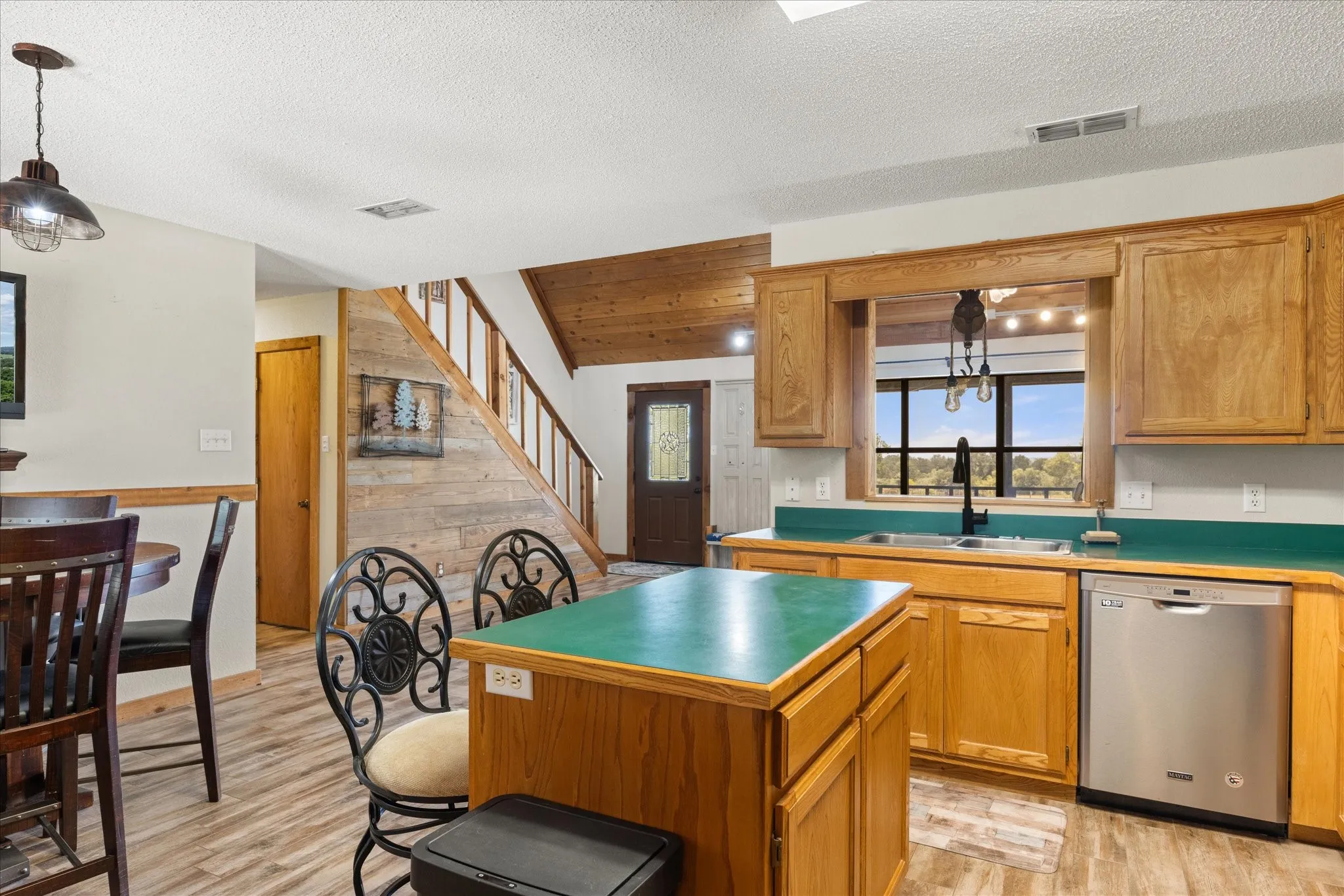 Single Family Residence For Sale in Erath County , 1170 Diamond Oaks Road, Stephenville, Texas 76401, 3 Bedroom, 2 Bathroom, Garage spaces, 1,604 Sqft, built in 1997, mls#21283641, Real Estate Agent in Stephenville, Homes For Sale in Erath county, Homes For Sale in Stephenville, Realtor in Stephenville Texas, Real Estate Brokerage Independent Realty Texas, Luminita Cordes Realtor