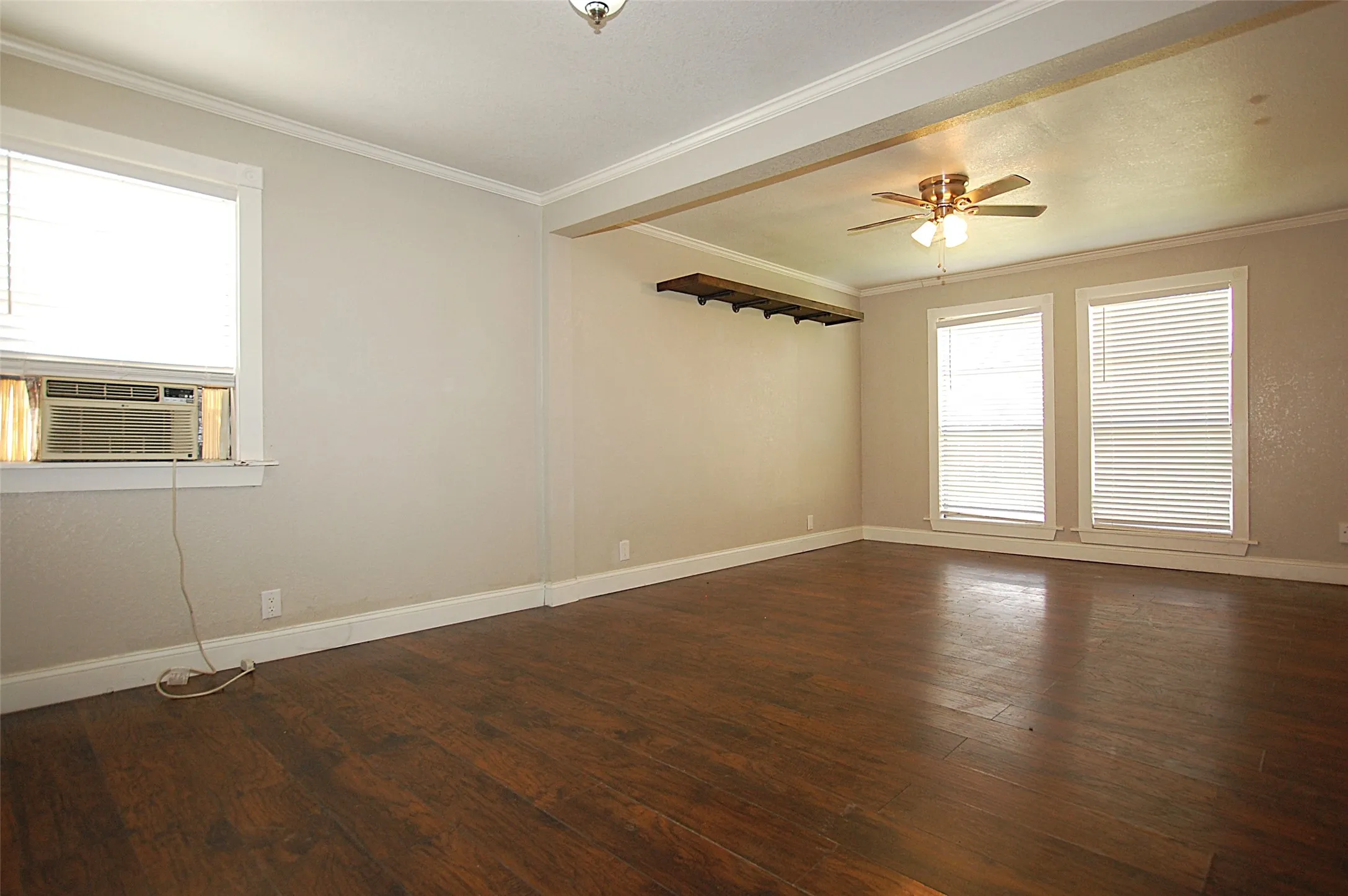 Single Family Residence For Rent in Kaufman County , 106 W Church Street, Crandall, Texas 75114, 2 Bedroom, 1 Bathroom, Garage spaces, 984 Sqft, built in 1961, mls#21282781, Real Estate Agent in Crandall, Homes For Rent in Kaufman county, Homes For Rent in Crandall, Realtor in Crandall Texas, Real Estate Brokerage Independent Realty Texas, Luminita Cordes Realtor
