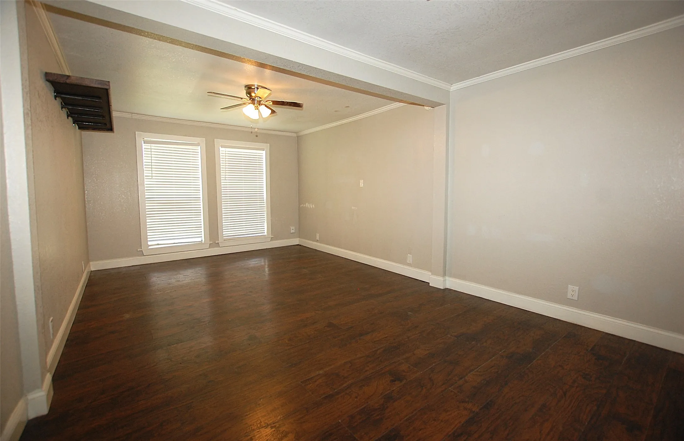 Single Family Residence For Rent in Kaufman County , 106 W Church Street, Crandall, Texas 75114, 2 Bedroom, 1 Bathroom, Garage spaces, 984 Sqft, built in 1961, mls#21282781, Real Estate Agent in Crandall, Homes For Rent in Kaufman county, Homes For Rent in Crandall, Realtor in Crandall Texas, Real Estate Brokerage Independent Realty Texas, Luminita Cordes Realtor