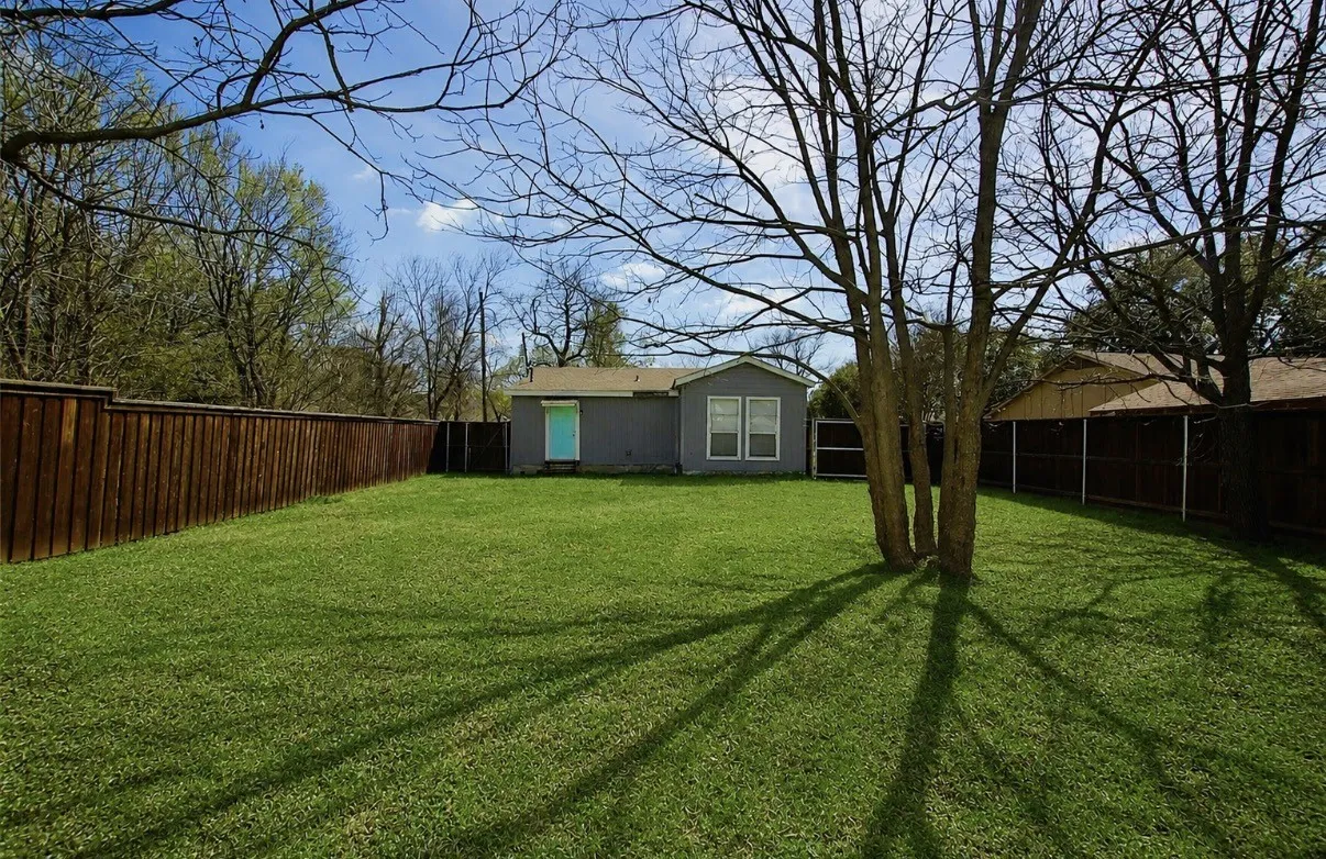 Single Family Residence For Rent in Kaufman County , 106 W Church Street, Crandall, Texas 75114, 2 Bedroom, 1 Bathroom, Garage spaces, 984 Sqft, built in 1961, mls#21282781, Real Estate Agent in Crandall, Homes For Rent in Kaufman county, Homes For Rent in Crandall, Realtor in Crandall Texas, Real Estate Brokerage Independent Realty Texas, Luminita Cordes Realtor