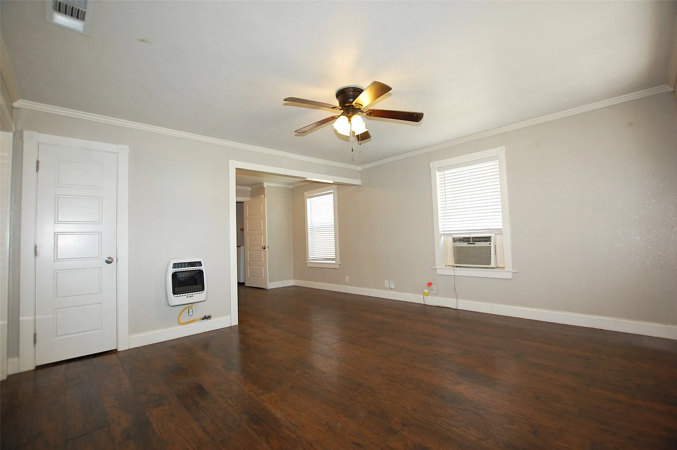 Single Family Residence For Rent in Kaufman County , 106 W Church Street, Crandall, Texas 75114, 2 Bedroom, 1 Bathroom, Garage spaces, 984 Sqft, built in 1961, mls#21282781, Real Estate Agent in Crandall, Homes For Rent in Kaufman county, Homes For Rent in Crandall, Realtor in Crandall Texas, Real Estate Brokerage Independent Realty Texas, Luminita Cordes Realtor