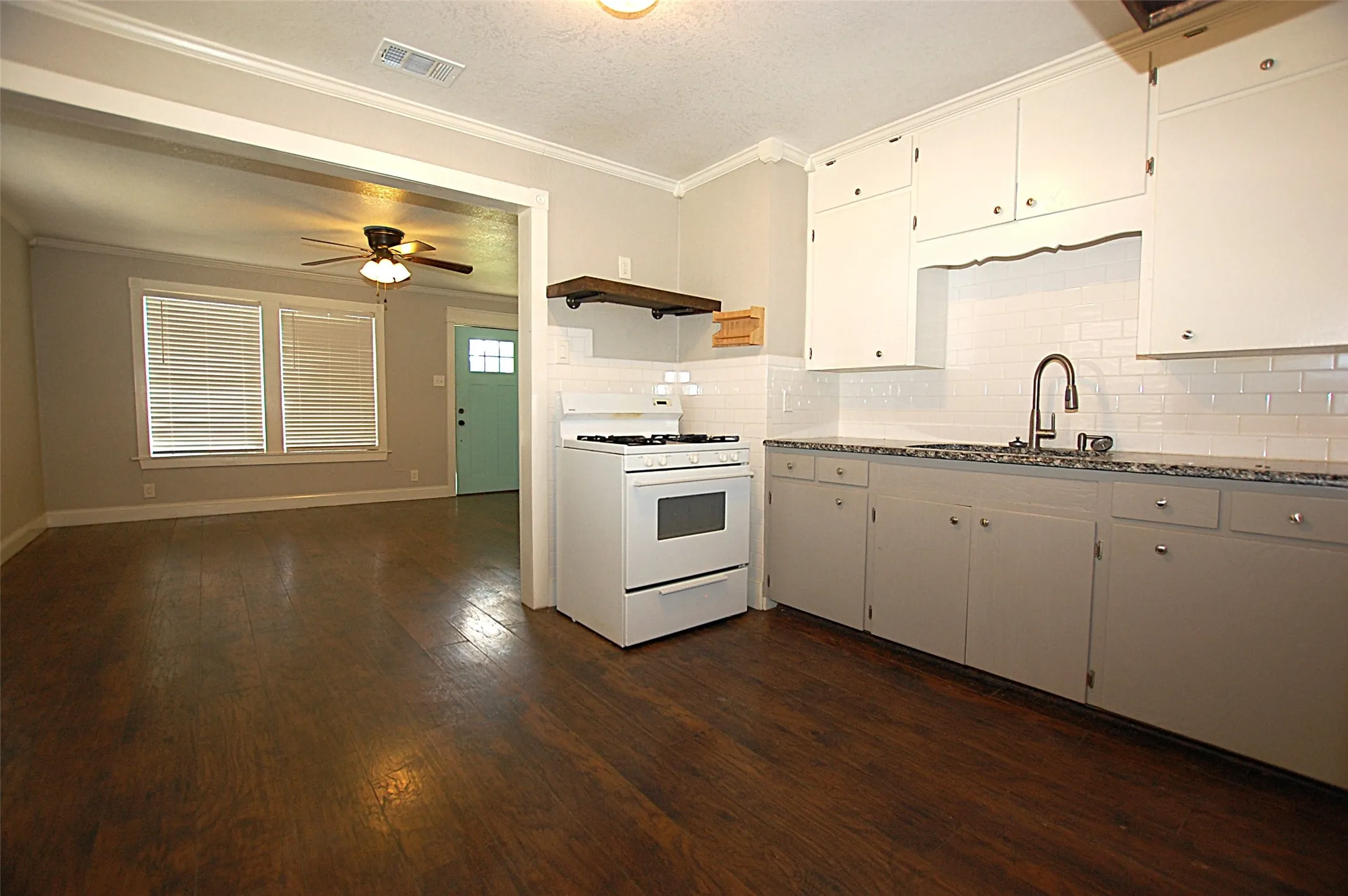 Single Family Residence For Rent in Kaufman County , 106 W Church Street, Crandall, Texas 75114, 2 Bedroom, 1 Bathroom, Garage spaces, 984 Sqft, built in 1961, mls#21282781, Real Estate Agent in Crandall, Homes For Rent in Kaufman county, Homes For Rent in Crandall, Realtor in Crandall Texas, Real Estate Brokerage Independent Realty Texas, Luminita Cordes Realtor