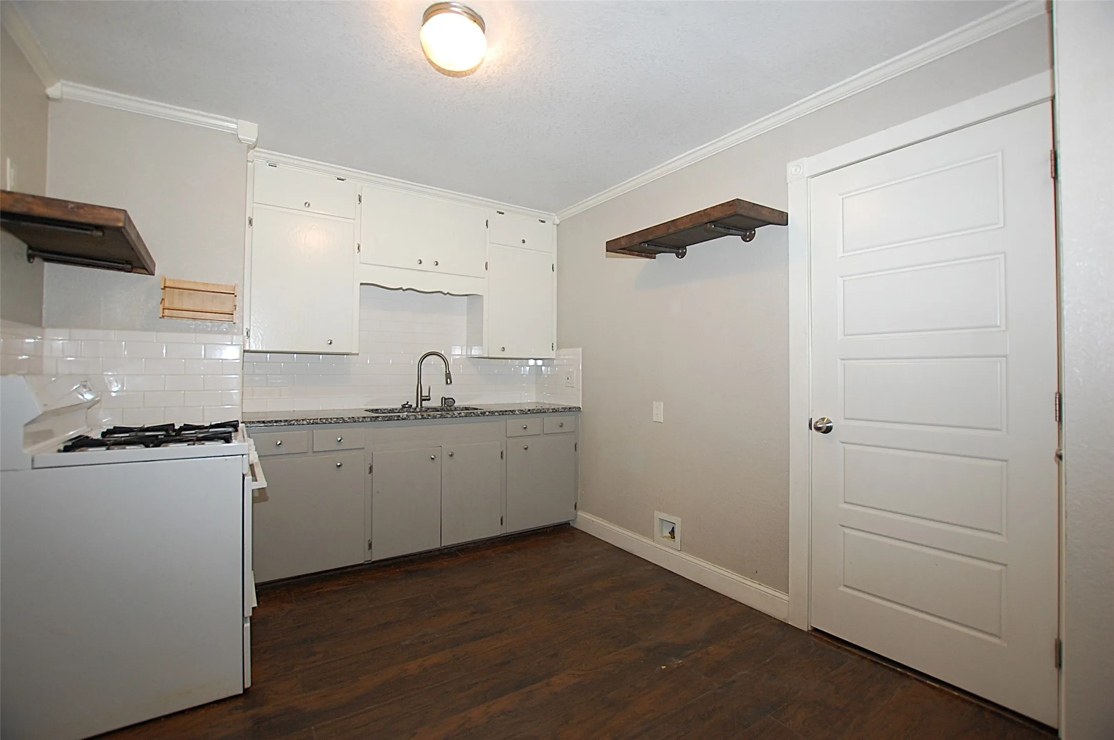Single Family Residence For Rent in Kaufman County , 106 W Church Street, Crandall, Texas 75114, 2 Bedroom, 1 Bathroom, Garage spaces, 984 Sqft, built in 1961, mls#21282781, Real Estate Agent in Crandall, Homes For Rent in Kaufman county, Homes For Rent in Crandall, Realtor in Crandall Texas, Real Estate Brokerage Independent Realty Texas, Luminita Cordes Realtor