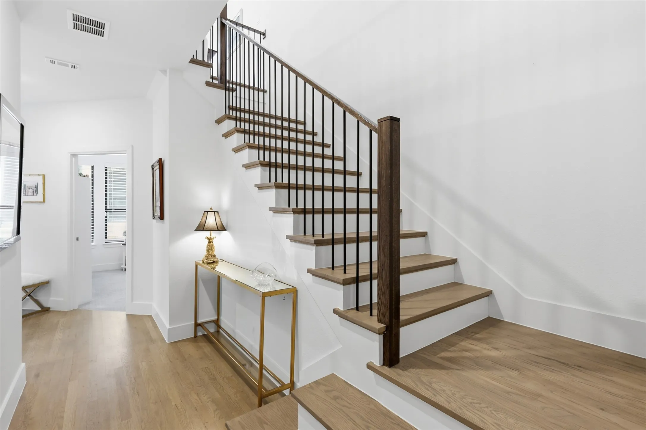 Single Family Residence For Sale in Dallas County , 8116 Radnor Road, Dallas, Texas 75231, 3 Bedroom, 3 Bathroom, 2 Garage spaces, 1,646 Sqft, built in 2022, mls#21281795, Real Estate Agent in Dallas, Homes For Sale in Dallas county, Homes For Sale in Dallas, Realtor in Dallas Texas, Real Estate Brokerage Independent Realty Texas, Luminita Cordes Realtor
