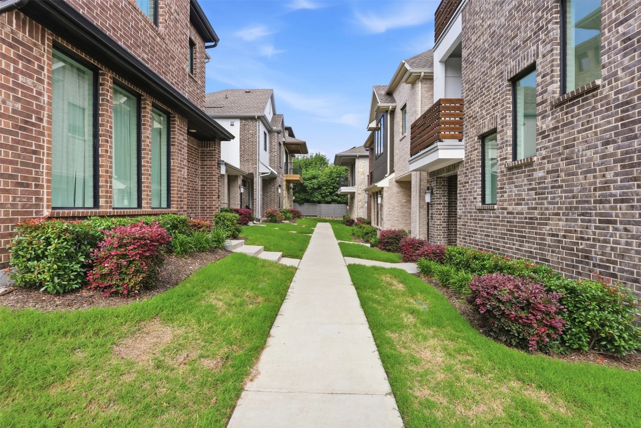 Single Family Residence For Sale in Dallas County , 8116 Radnor Road, Dallas, Texas 75231, 3 Bedroom, 3 Bathroom, 2 Garage spaces, 1,646 Sqft, built in 2022, mls#21281795, Real Estate Agent in Dallas, Homes For Sale in Dallas county, Homes For Sale in Dallas, Realtor in Dallas Texas, Real Estate Brokerage Independent Realty Texas, Luminita Cordes Realtor
