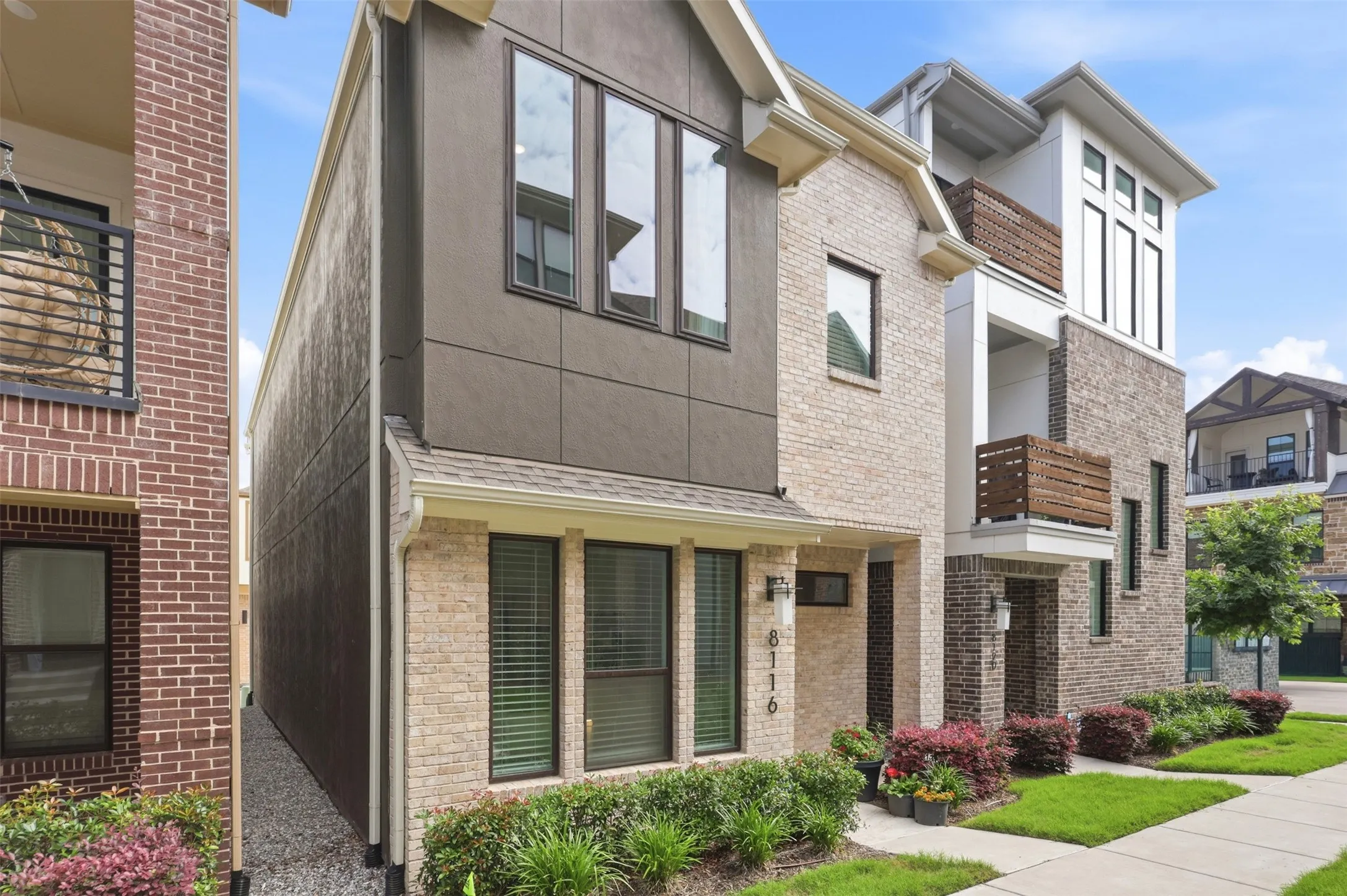 Single Family Residence For Sale in Dallas County , 8116 Radnor Road, Dallas, Texas 75231, 3 Bedroom, 3 Bathroom, 2 Garage spaces, 1,646 Sqft, built in 2022, mls#21281795, Real Estate Agent in Dallas, Homes For Sale in Dallas county, Homes For Sale in Dallas, Realtor in Dallas Texas, Real Estate Brokerage Independent Realty Texas, Luminita Cordes Realtor