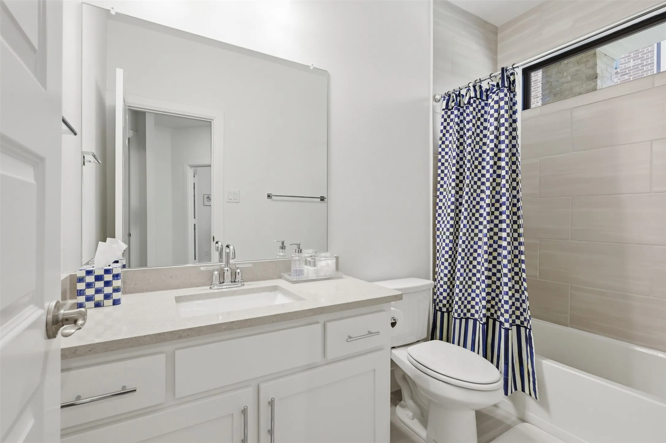 Single Family Residence For Sale in Dallas County , 8116 Radnor Road, Dallas, Texas 75231, 3 Bedroom, 3 Bathroom, 2 Garage spaces, 1,646 Sqft, built in 2022, mls#21281795, Real Estate Agent in Dallas, Homes For Sale in Dallas county, Homes For Sale in Dallas, Realtor in Dallas Texas, Real Estate Brokerage Independent Realty Texas, Luminita Cordes Realtor