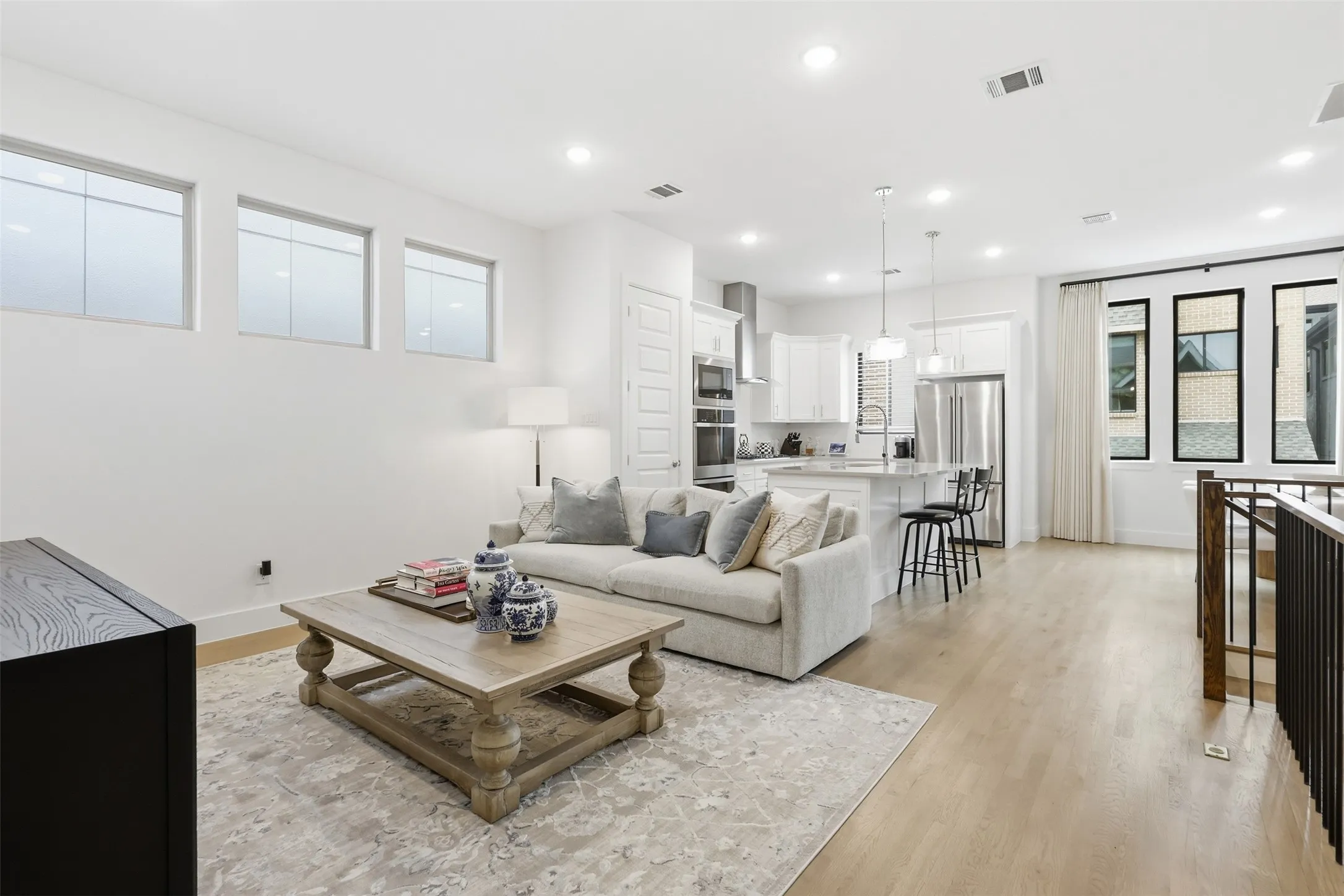 Single Family Residence For Sale in Dallas County , 8116 Radnor Road, Dallas, Texas 75231, 3 Bedroom, 3 Bathroom, 2 Garage spaces, 1,646 Sqft, built in 2022, mls#21281795, Real Estate Agent in Dallas, Homes For Sale in Dallas county, Homes For Sale in Dallas, Realtor in Dallas Texas, Real Estate Brokerage Independent Realty Texas, Luminita Cordes Realtor