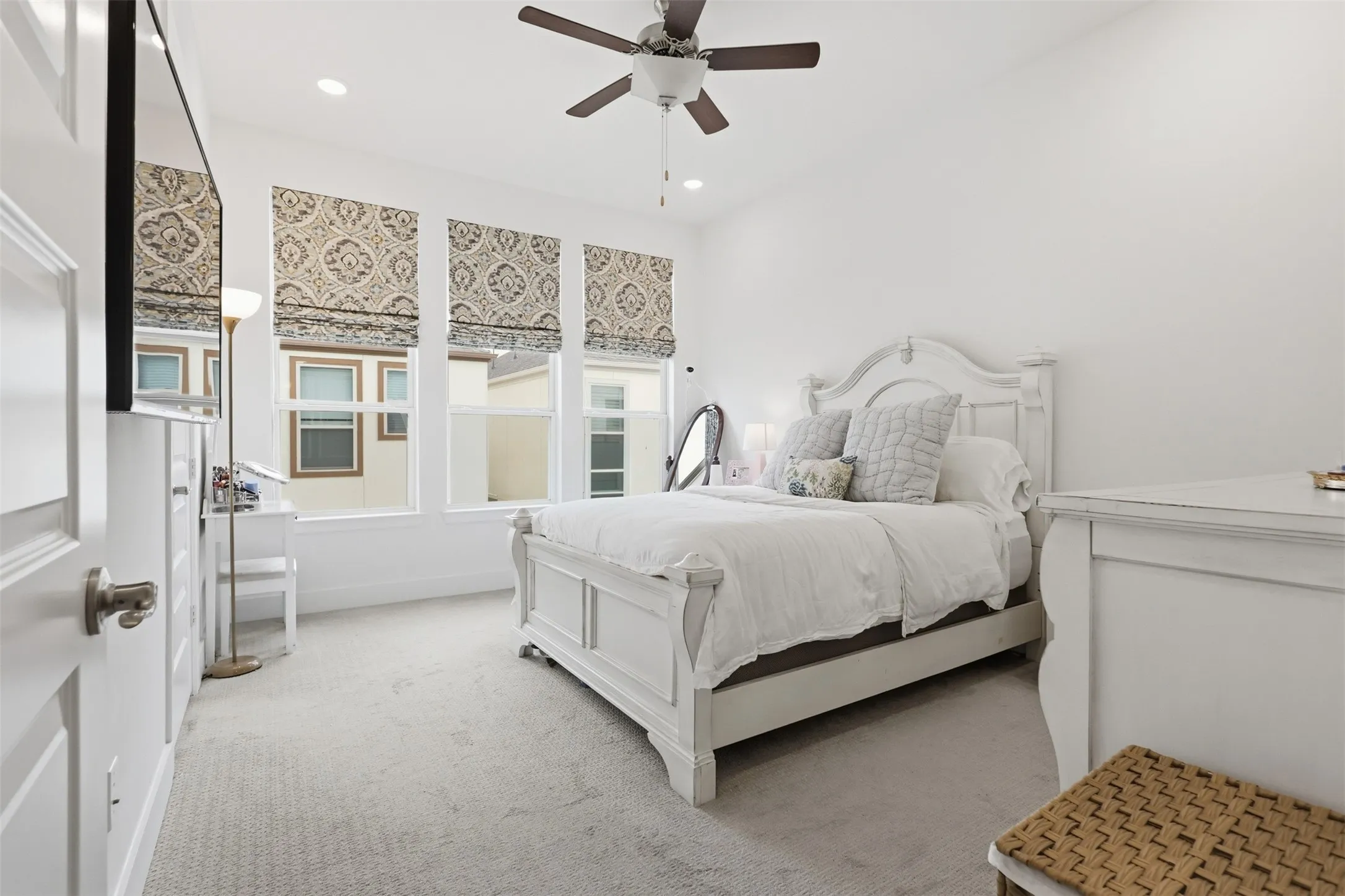 Single Family Residence For Sale in Dallas County , 8116 Radnor Road, Dallas, Texas 75231, 3 Bedroom, 3 Bathroom, 2 Garage spaces, 1,646 Sqft, built in 2022, mls#21281795, Real Estate Agent in Dallas, Homes For Sale in Dallas county, Homes For Sale in Dallas, Realtor in Dallas Texas, Real Estate Brokerage Independent Realty Texas, Luminita Cordes Realtor