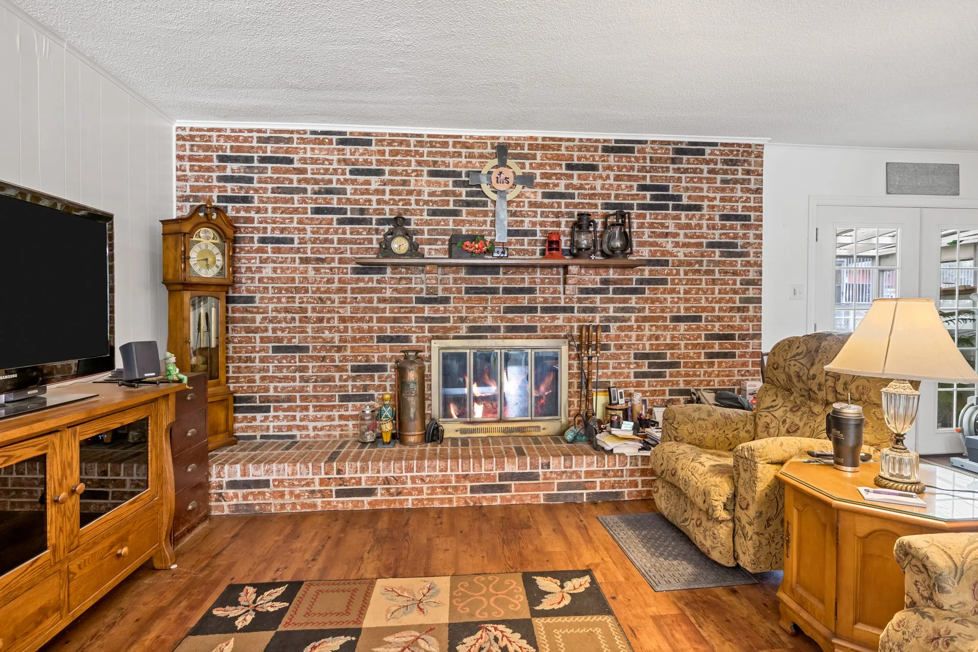 Single Family Residence For Sale in Titus County , 1002 S Lide Avenue, Mt Pleasant, Texas 75455, 3 Bedroom, 2 Bathroom, 2 Garage spaces, 1,840 Sqft, built in 1973, mls#21283647, Real Estate Agent in Mt Pleasant, Homes For Sale in Titus county, Homes For Sale in Mt Pleasant, Realtor in Mt Pleasant Texas, Real Estate Brokerage Independent Realty Texas, Luminita Cordes Realtor