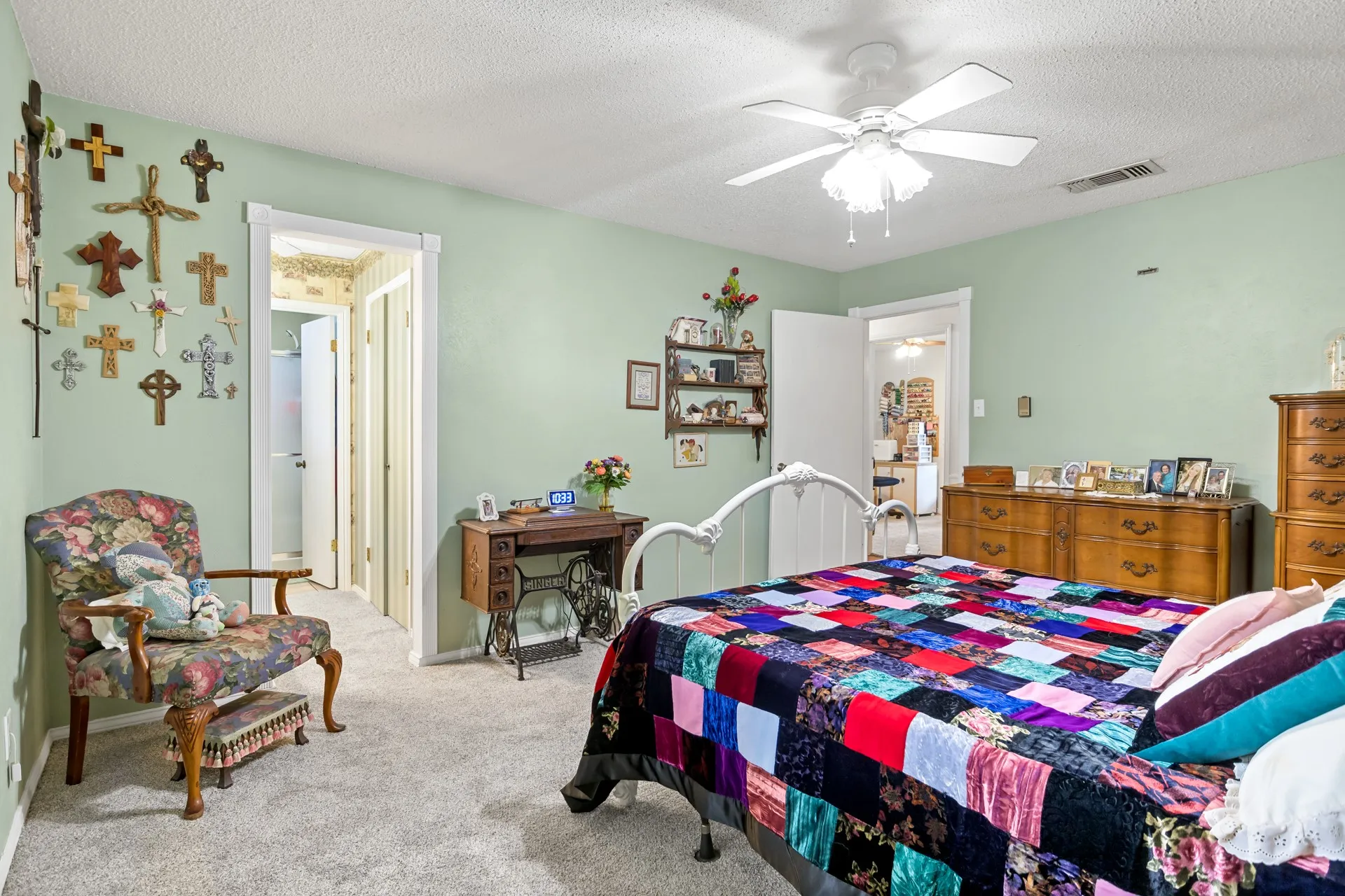 Single Family Residence For Sale in Titus County , 1002 S Lide Avenue, Mt Pleasant, Texas 75455, 3 Bedroom, 2 Bathroom, 2 Garage spaces, 1,840 Sqft, built in 1973, mls#21283647, Real Estate Agent in Mt Pleasant, Homes For Sale in Titus county, Homes For Sale in Mt Pleasant, Realtor in Mt Pleasant Texas, Real Estate Brokerage Independent Realty Texas, Luminita Cordes Realtor