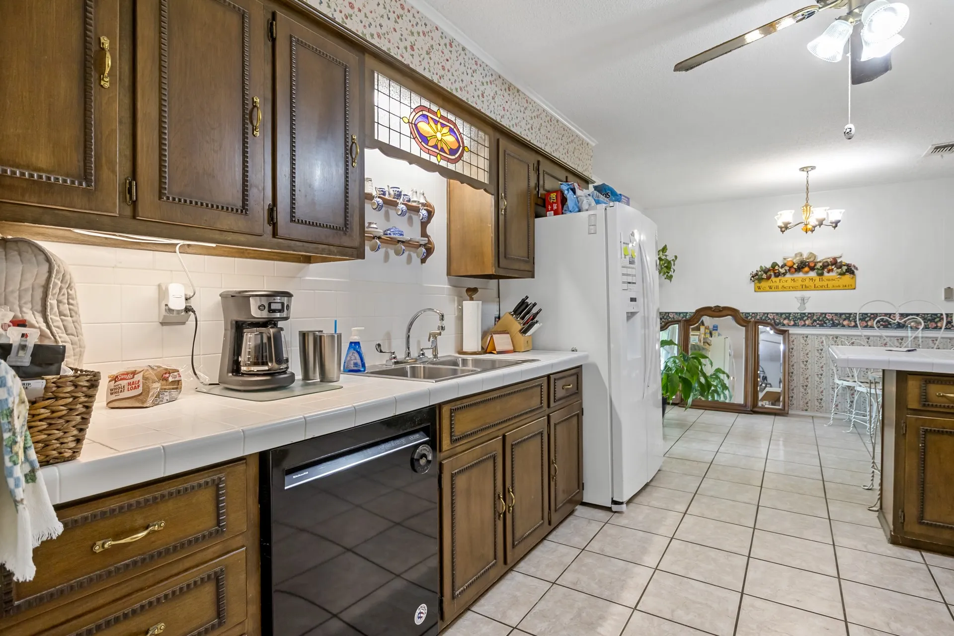 Single Family Residence For Sale in Titus County , 1002 S Lide Avenue, Mt Pleasant, Texas 75455, 3 Bedroom, 2 Bathroom, 2 Garage spaces, 1,840 Sqft, built in 1973, mls#21283647, Real Estate Agent in Mt Pleasant, Homes For Sale in Titus county, Homes For Sale in Mt Pleasant, Realtor in Mt Pleasant Texas, Real Estate Brokerage Independent Realty Texas, Luminita Cordes Realtor