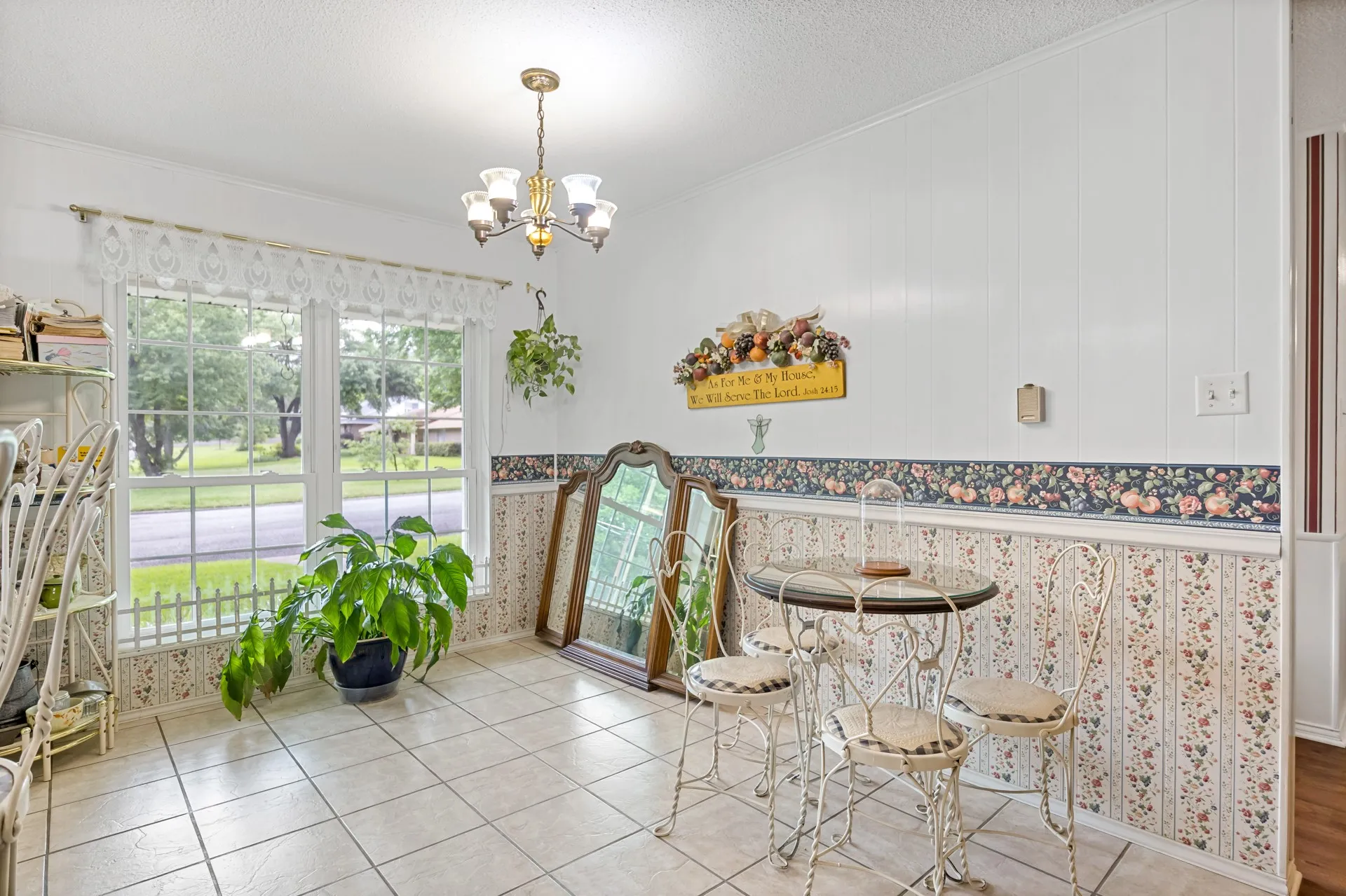 Single Family Residence For Sale in Titus County , 1002 S Lide Avenue, Mt Pleasant, Texas 75455, 3 Bedroom, 2 Bathroom, 2 Garage spaces, 1,840 Sqft, built in 1973, mls#21283647, Real Estate Agent in Mt Pleasant, Homes For Sale in Titus county, Homes For Sale in Mt Pleasant, Realtor in Mt Pleasant Texas, Real Estate Brokerage Independent Realty Texas, Luminita Cordes Realtor