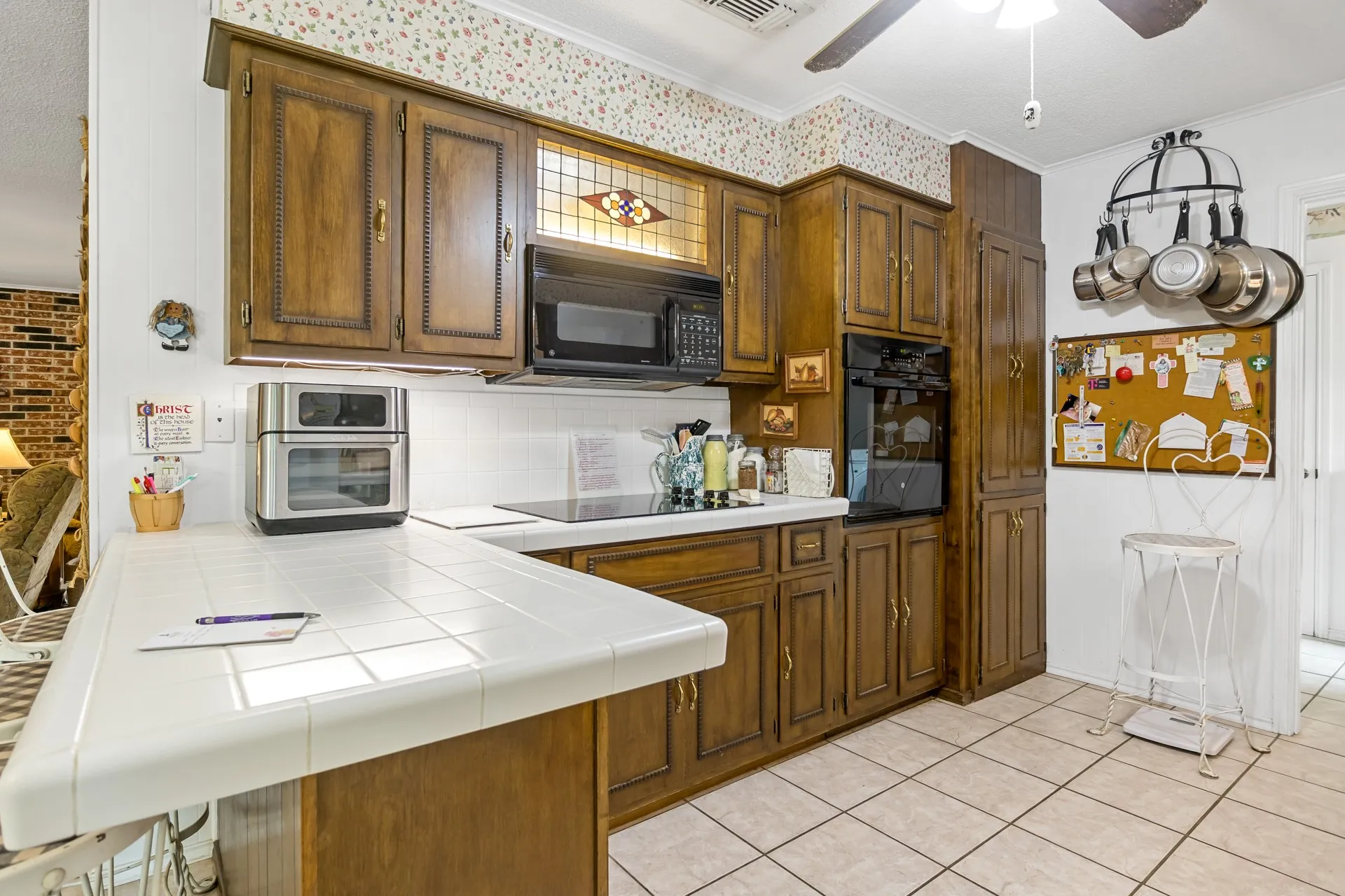 Single Family Residence For Sale in Titus County , 1002 S Lide Avenue, Mt Pleasant, Texas 75455, 3 Bedroom, 2 Bathroom, 2 Garage spaces, 1,840 Sqft, built in 1973, mls#21283647, Real Estate Agent in Mt Pleasant, Homes For Sale in Titus county, Homes For Sale in Mt Pleasant, Realtor in Mt Pleasant Texas, Real Estate Brokerage Independent Realty Texas, Luminita Cordes Realtor