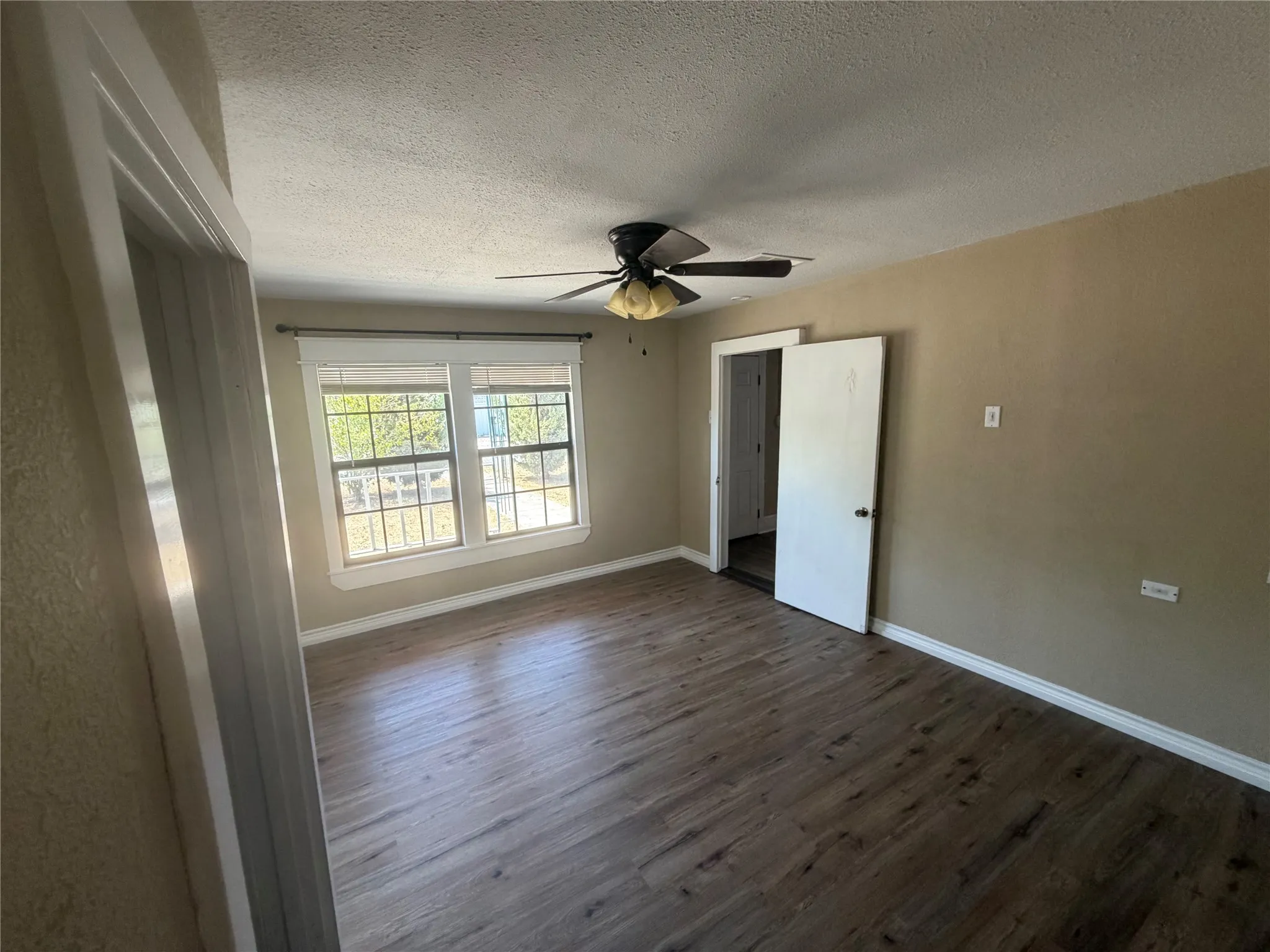 Single Family Residence For Sale in Erath County , 671 N. Race, Stephenville, Texas 76401, 3 Bedroom, 1 Bathroom, Garage spaces, 932 Sqft, built in 1932, mls#21283774, Real Estate Agent in Stephenville, Homes For Sale in Erath county, Homes For Sale in Stephenville, Realtor in Stephenville Texas, Real Estate Brokerage Independent Realty Texas, Luminita Cordes Realtor