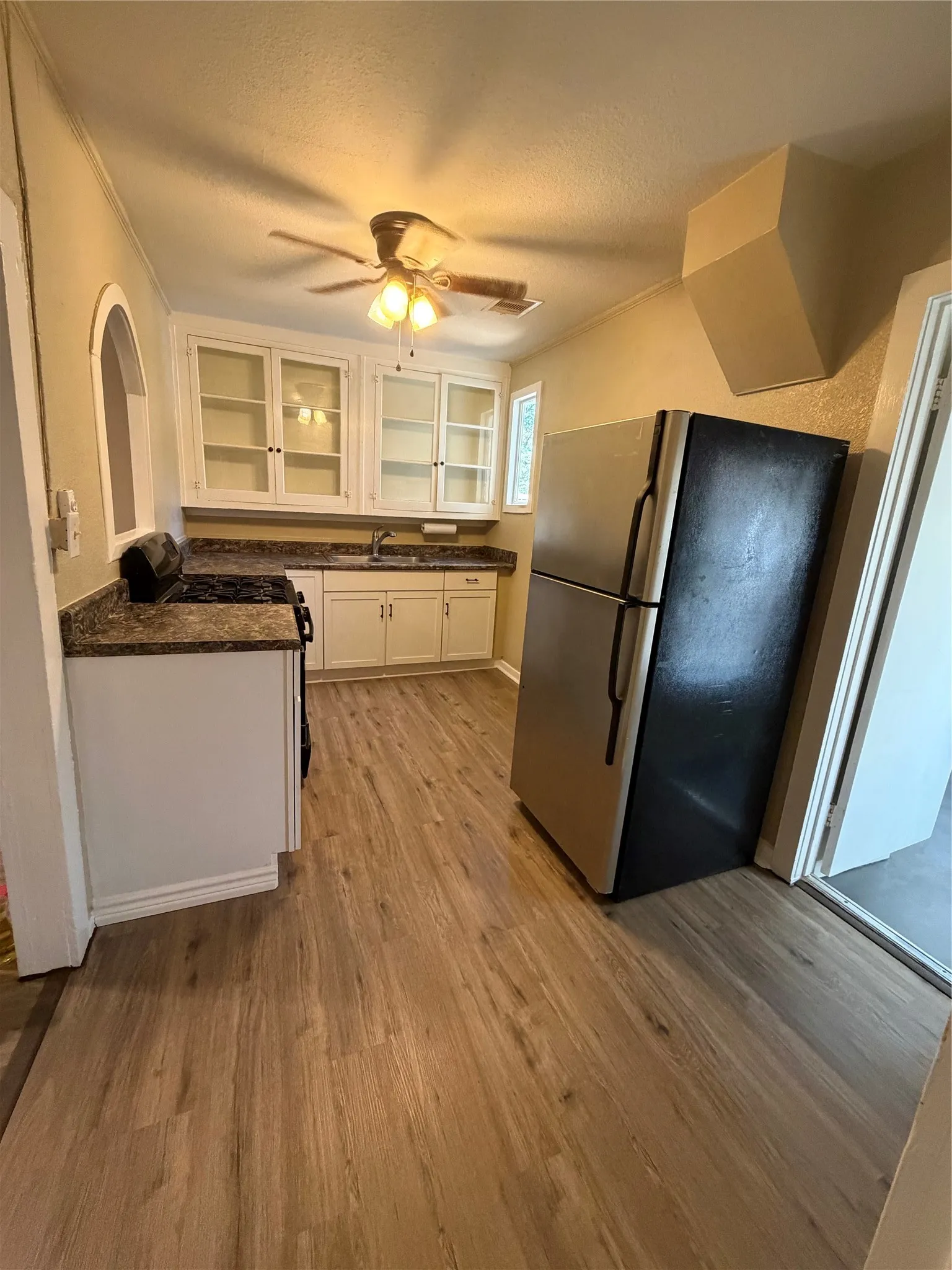 Single Family Residence For Sale in Erath County , 671 N. Race, Stephenville, Texas 76401, 3 Bedroom, 1 Bathroom, Garage spaces, 932 Sqft, built in 1932, mls#21283774, Real Estate Agent in Stephenville, Homes For Sale in Erath county, Homes For Sale in Stephenville, Realtor in Stephenville Texas, Real Estate Brokerage Independent Realty Texas, Luminita Cordes Realtor