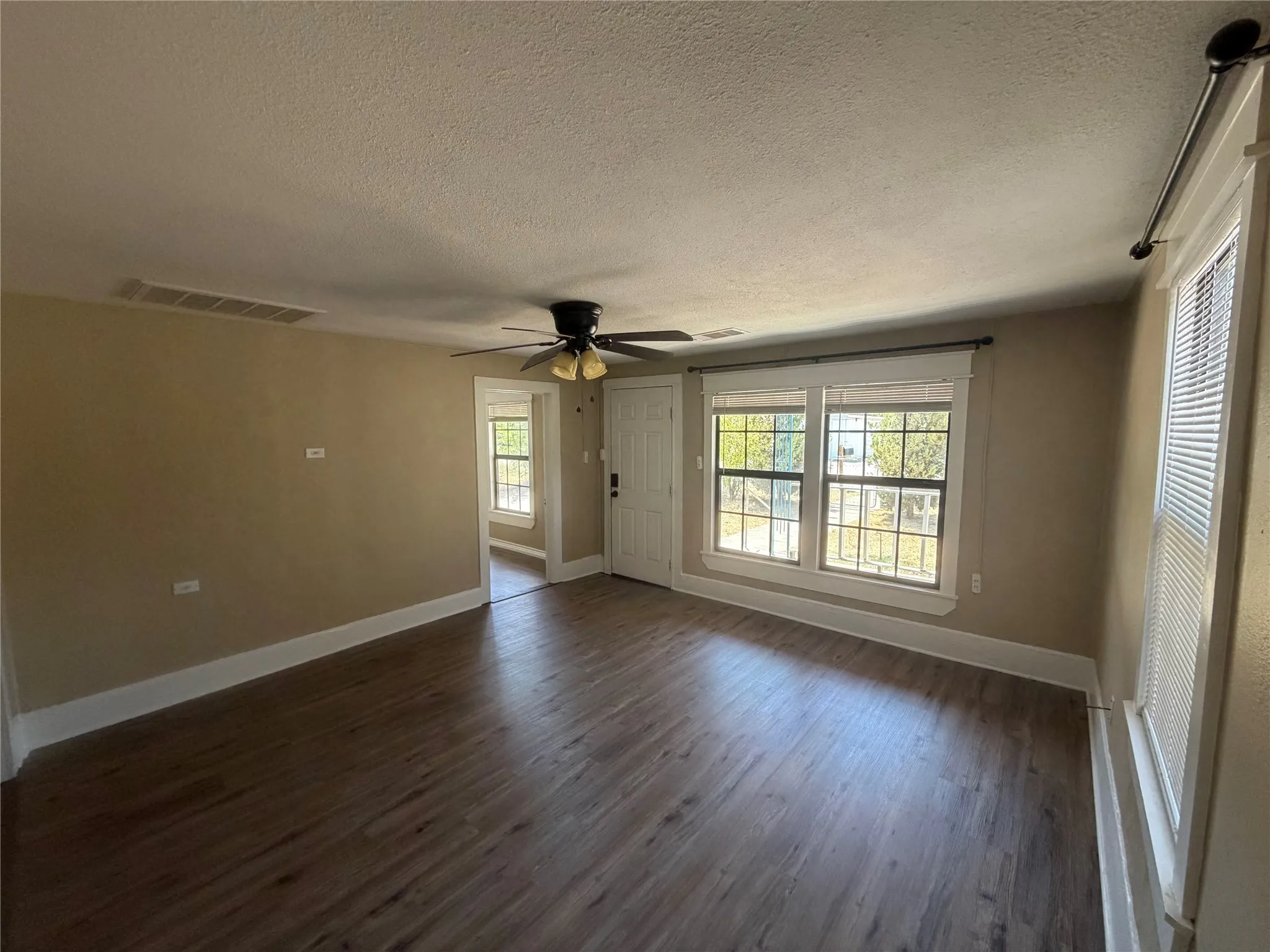 Single Family Residence For Sale in Erath County , 671 N. Race, Stephenville, Texas 76401, 3 Bedroom, 1 Bathroom, Garage spaces, 932 Sqft, built in 1932, mls#21283774, Real Estate Agent in Stephenville, Homes For Sale in Erath county, Homes For Sale in Stephenville, Realtor in Stephenville Texas, Real Estate Brokerage Independent Realty Texas, Luminita Cordes Realtor