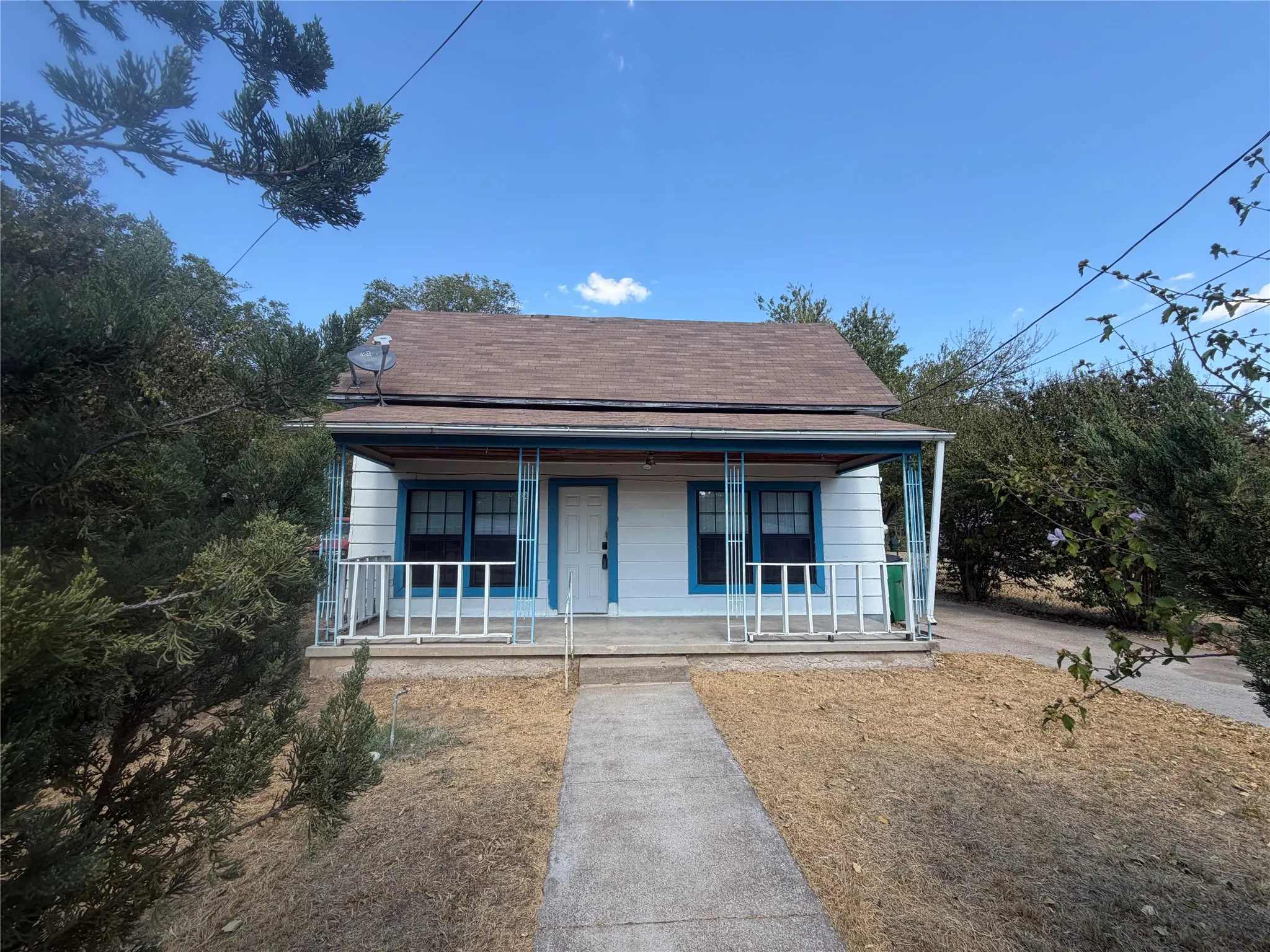 Single Family Residence For Sale in Erath County , 671 N. Race, Stephenville, Texas 76401, 3 Bedroom, 1 Bathroom, Garage spaces, 932 Sqft, built in 1932, mls#21283774, Real Estate Agent in Stephenville, Homes For Sale in Erath county, Homes For Sale in Stephenville, Realtor in Stephenville Texas, Real Estate Brokerage Independent Realty Texas, Luminita Cordes Realtor