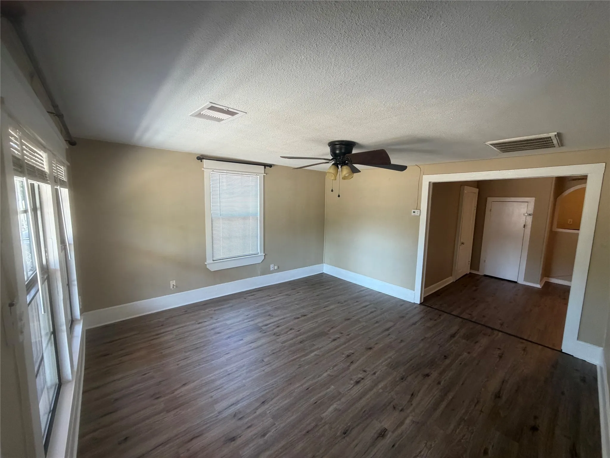Single Family Residence For Sale in Erath County , 671 N. Race, Stephenville, Texas 76401, 3 Bedroom, 1 Bathroom, Garage spaces, 932 Sqft, built in 1932, mls#21283774, Real Estate Agent in Stephenville, Homes For Sale in Erath county, Homes For Sale in Stephenville, Realtor in Stephenville Texas, Real Estate Brokerage Independent Realty Texas, Luminita Cordes Realtor