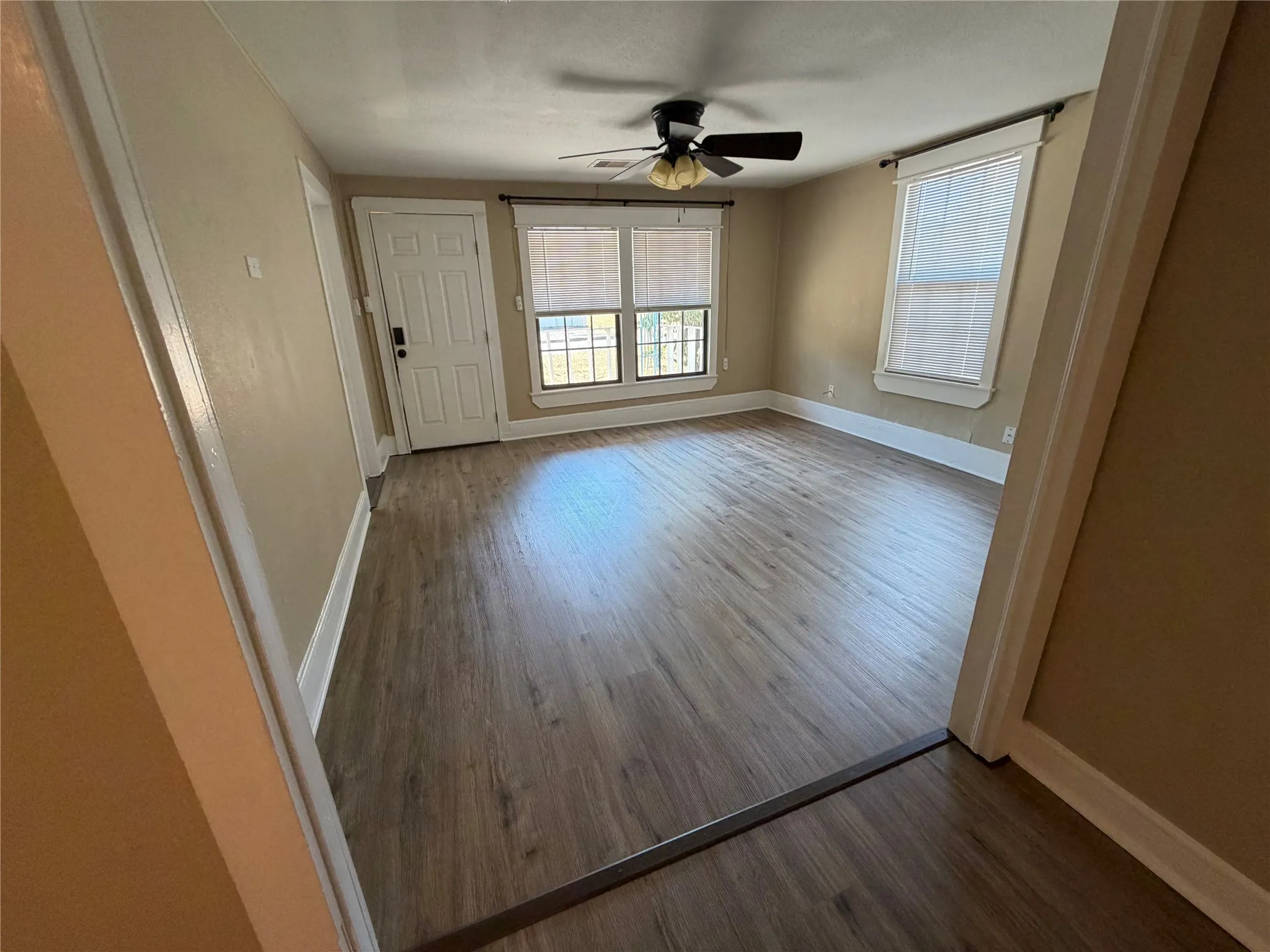 Single Family Residence For Sale in Erath County , 671 N. Race, Stephenville, Texas 76401, 3 Bedroom, 1 Bathroom, Garage spaces, 932 Sqft, built in 1932, mls#21283774, Real Estate Agent in Stephenville, Homes For Sale in Erath county, Homes For Sale in Stephenville, Realtor in Stephenville Texas, Real Estate Brokerage Independent Realty Texas, Luminita Cordes Realtor