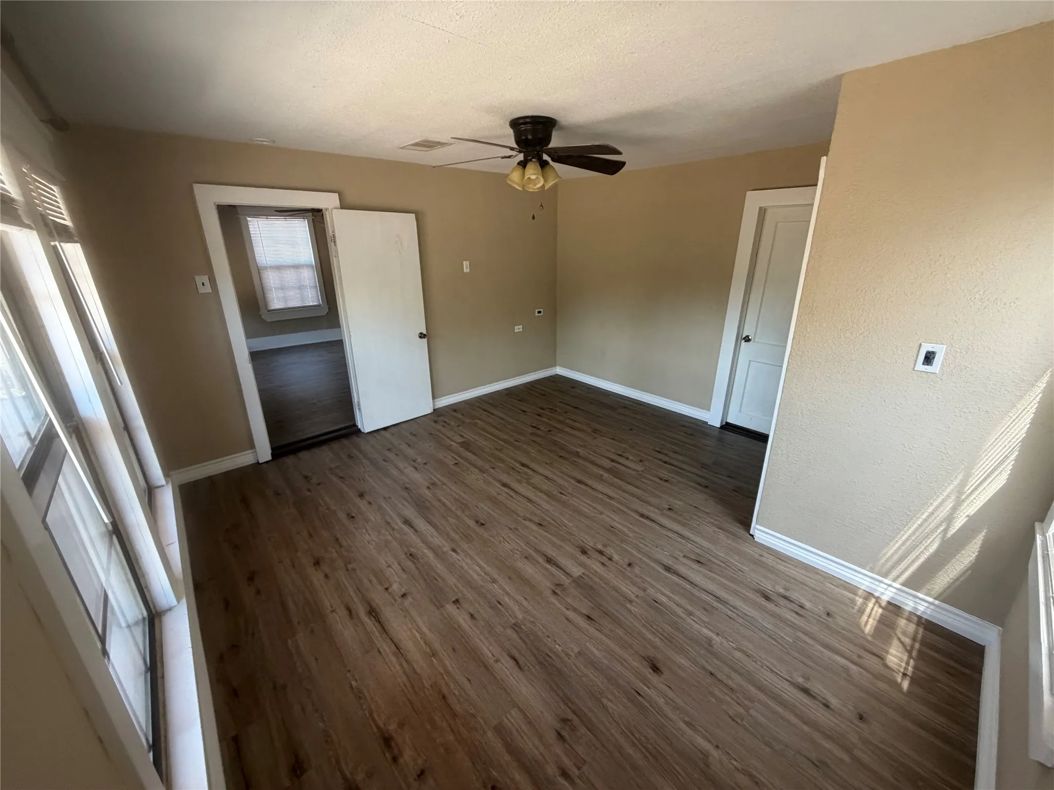 Single Family Residence For Sale in Erath County , 671 N. Race, Stephenville, Texas 76401, 3 Bedroom, 1 Bathroom, Garage spaces, 932 Sqft, built in 1932, mls#21283774, Real Estate Agent in Stephenville, Homes For Sale in Erath county, Homes For Sale in Stephenville, Realtor in Stephenville Texas, Real Estate Brokerage Independent Realty Texas, Luminita Cordes Realtor