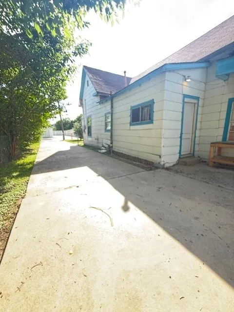Single Family Residence For Sale in Erath County , 671 N. Race, Stephenville, Texas 76401, 3 Bedroom, 1 Bathroom, Garage spaces, 932 Sqft, built in 1932, mls#21283774, Real Estate Agent in Stephenville, Homes For Sale in Erath county, Homes For Sale in Stephenville, Realtor in Stephenville Texas, Real Estate Brokerage Independent Realty Texas, Luminita Cordes Realtor