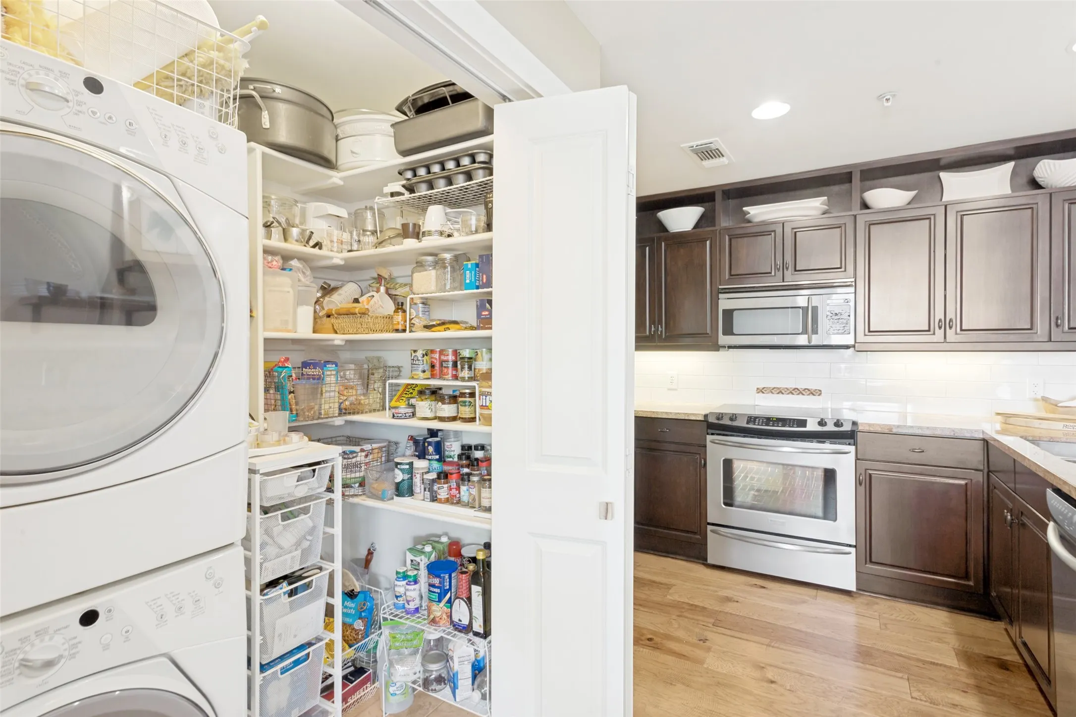 Condominium For Sale in Tarrant County , 411 W 7th Street 305, Fort Worth, Texas 76102, 1 Bedroom, 2 Bathroom, Garage spaces, 1,149 Sqft, built in 1921, mls#21277880, Real Estate Agent in Fort Worth, Homes For Sale in Tarrant county, Homes For Sale in Fort Worth, Realtor in Fort Worth Texas, Real Estate Brokerage Independent Realty Texas, Luminita Cordes Realtor