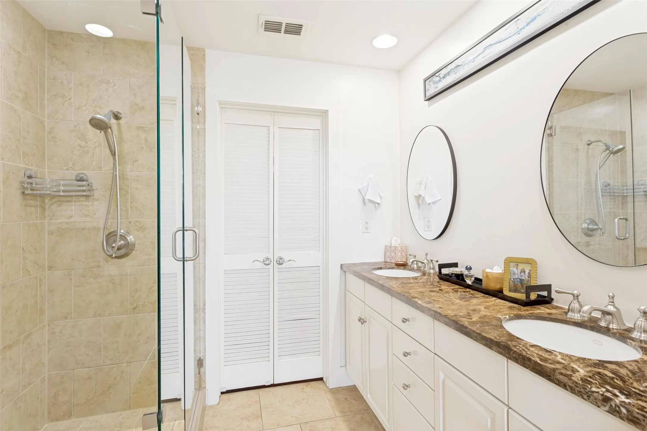 Condominium For Sale in Tarrant County , 411 W 7th Street 305, Fort Worth, Texas 76102, 1 Bedroom, 2 Bathroom, Garage spaces, 1,149 Sqft, built in 1921, mls#21277880, Real Estate Agent in Fort Worth, Homes For Sale in Tarrant county, Homes For Sale in Fort Worth, Realtor in Fort Worth Texas, Real Estate Brokerage Independent Realty Texas, Luminita Cordes Realtor