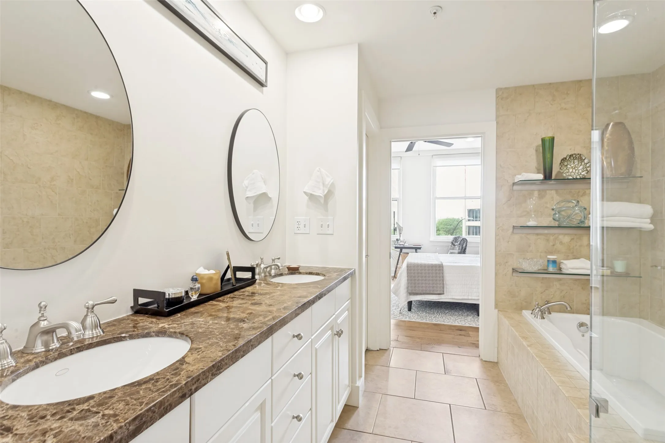 Condominium For Sale in Tarrant County , 411 W 7th Street 305, Fort Worth, Texas 76102, 1 Bedroom, 2 Bathroom, Garage spaces, 1,149 Sqft, built in 1921, mls#21277880, Real Estate Agent in Fort Worth, Homes For Sale in Tarrant county, Homes For Sale in Fort Worth, Realtor in Fort Worth Texas, Real Estate Brokerage Independent Realty Texas, Luminita Cordes Realtor