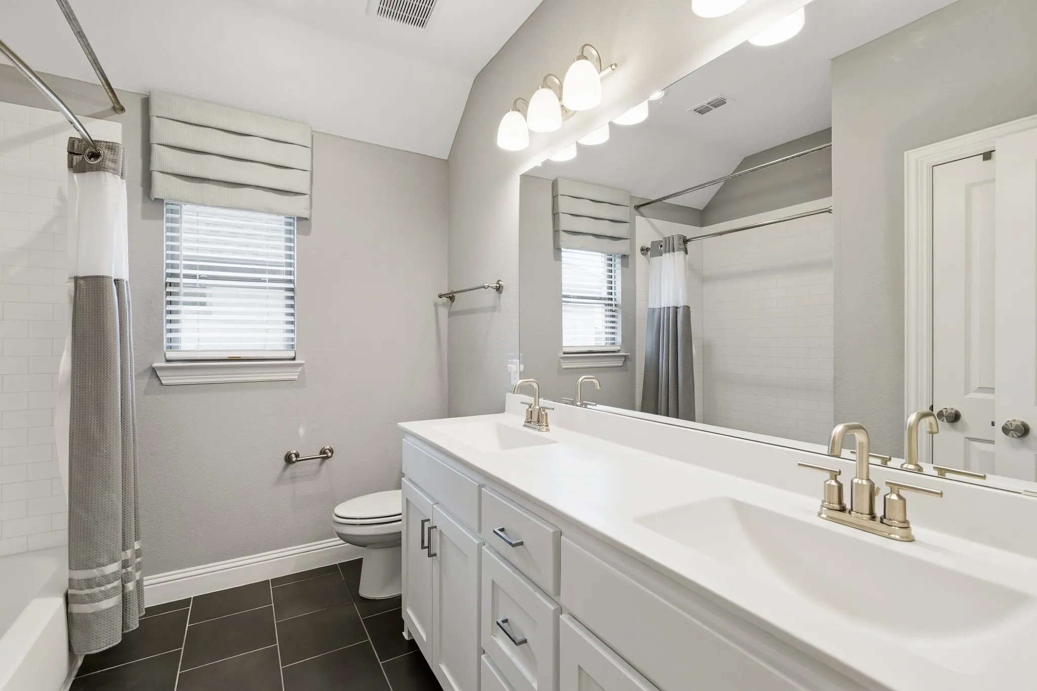Single Family Residence For Sale in Denton County , 4155 Vivion Drive, Frisco, Texas 75034, 5 Bedroom, 5 Bathroom, 2 Garage spaces, 4,398 Sqft, built in 2020, mls#21280632, Real Estate Agent in Frisco, Homes For Sale in Denton county, Homes For Sale in Frisco, Realtor in Frisco Texas, Real Estate Brokerage Independent Realty Texas, Luminita Cordes Realtor