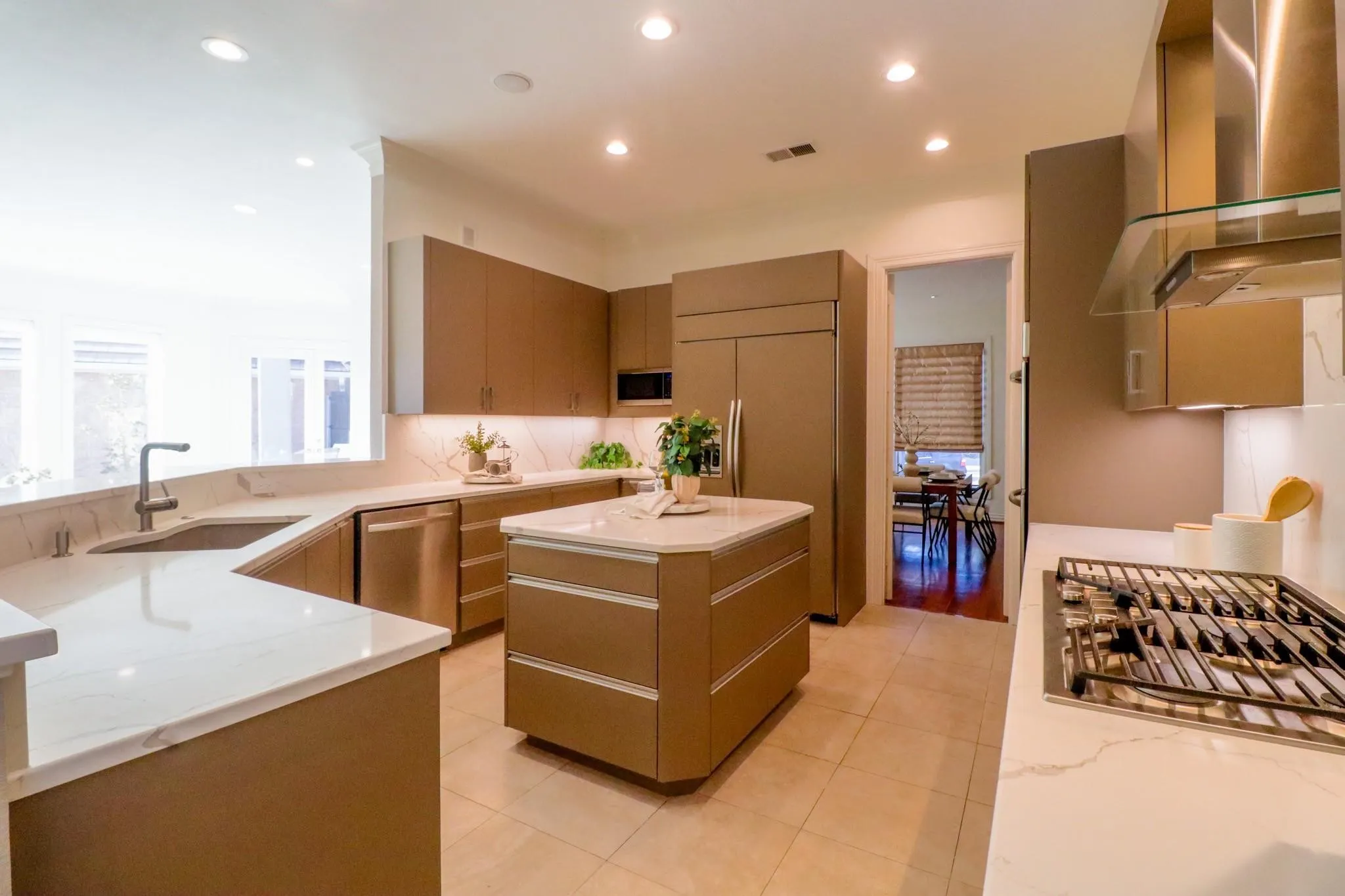 Single Family Residence For Sale in Collin County , 5819 Coolwater Cove, Dallas, Texas 75252, 4 Bedroom, 4 Bathroom, 3 Garage spaces, 4,370 Sqft, built in 1994, mls#21281047, Real Estate Agent in Dallas, Homes For Sale in Collin county, Homes For Sale in Dallas, Realtor in Dallas Texas, Real Estate Brokerage Independent Realty Texas, Luminita Cordes Realtor