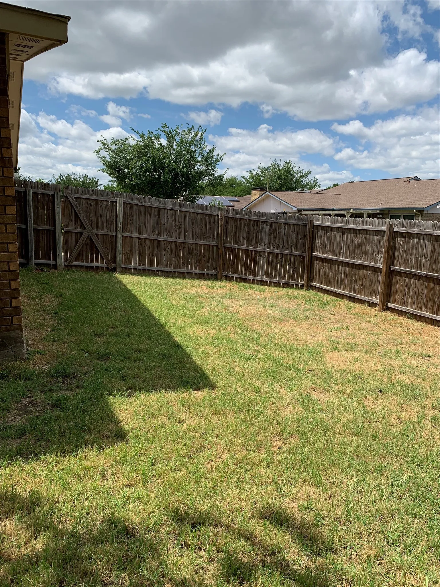 Single Family Residence For Rent in Denton County , 5260 Pruitt Drive, The Colony, Texas 75056, 3 Bedrooms, 2 Bathrooms, 2 Garage spaces, 1,946 Sqft, built in 1983, Price $2,300, mls#21283847, Real Estate Agent in The Colony, Homes For Rent in Denton county, Homes For Rent in The Colony, Realtor in The Colony Texas, Real Estate Brokerage Independent Realty Texas, Luminita Cordes Realtor