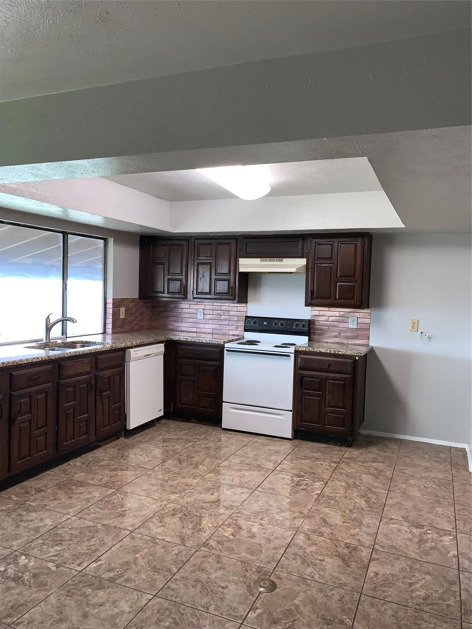 Single Family Residence For Rent in Denton County , 5260 Pruitt Drive, The Colony, Texas 75056, 3 Bedrooms, 2 Bathrooms, 2 Garage spaces, 1,946 Sqft, built in 1983, Price $2,300, mls#21283847, Real Estate Agent in The Colony, Homes For Rent in Denton county, Homes For Rent in The Colony, Realtor in The Colony Texas, Real Estate Brokerage Independent Realty Texas, Luminita Cordes Realtor