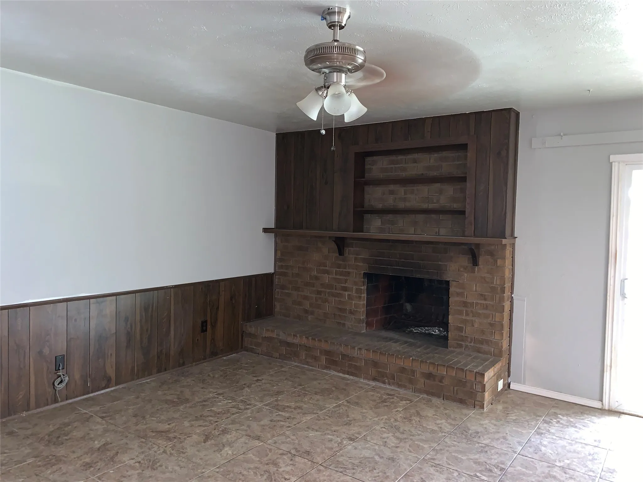 Single Family Residence For Rent in Denton County , 5260 Pruitt Drive, The Colony, Texas 75056, 3 Bedrooms, 2 Bathrooms, 2 Garage spaces, 1,946 Sqft, built in 1983, Price $2,300, mls#21283847, Real Estate Agent in The Colony, Homes For Rent in Denton county, Homes For Rent in The Colony, Realtor in The Colony Texas, Real Estate Brokerage Independent Realty Texas, Luminita Cordes Realtor