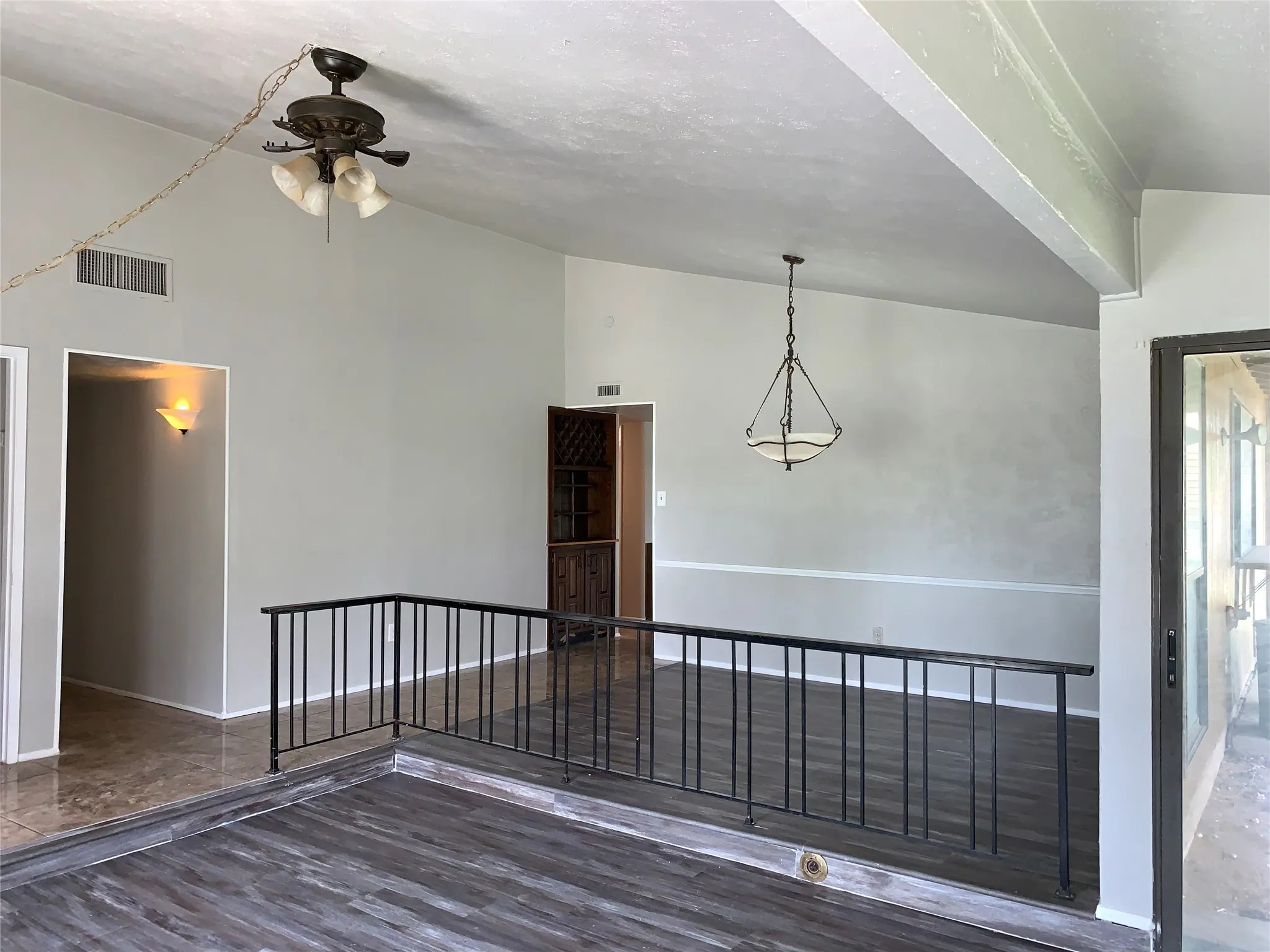 Single Family Residence For Rent in Denton County , 5260 Pruitt Drive, The Colony, Texas 75056, 3 Bedrooms, 2 Bathrooms, 2 Garage spaces, 1,946 Sqft, built in 1983, Price $2,300, mls#21283847, Real Estate Agent in The Colony, Homes For Rent in Denton county, Homes For Rent in The Colony, Realtor in The Colony Texas, Real Estate Brokerage Independent Realty Texas, Luminita Cordes Realtor