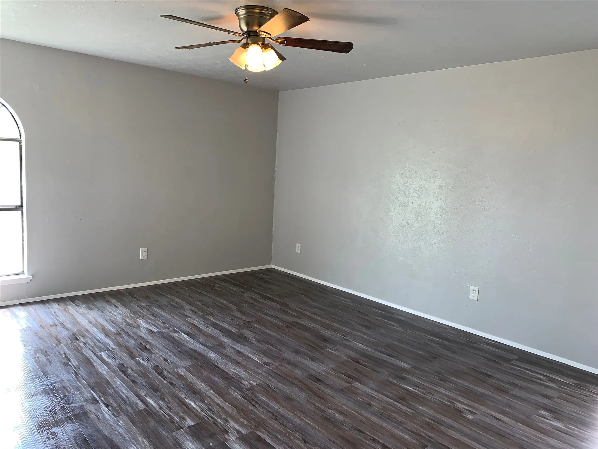 Single Family Residence For Rent in Denton County , 5260 Pruitt Drive, The Colony, Texas 75056, 3 Bedrooms, 2 Bathrooms, 2 Garage spaces, 1,946 Sqft, built in 1983, Price $2,300, mls#21283847, Real Estate Agent in The Colony, Homes For Rent in Denton county, Homes For Rent in The Colony, Realtor in The Colony Texas, Real Estate Brokerage Independent Realty Texas, Luminita Cordes Realtor