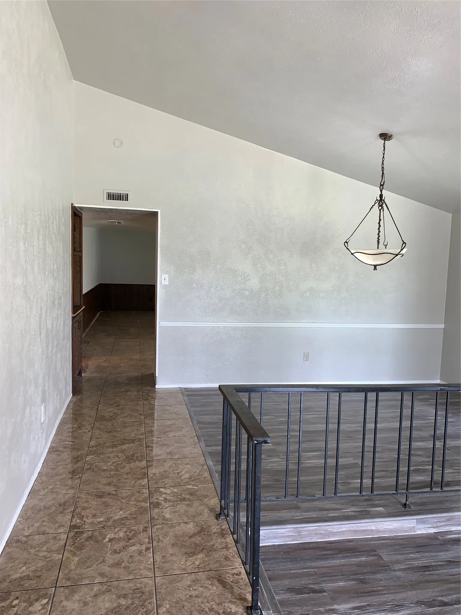 Single Family Residence For Rent in Denton County , 5260 Pruitt Drive, The Colony, Texas 75056, 3 Bedrooms, 2 Bathrooms, 2 Garage spaces, 1,946 Sqft, built in 1983, Price $2,300, mls#21283847, Real Estate Agent in The Colony, Homes For Rent in Denton county, Homes For Rent in The Colony, Realtor in The Colony Texas, Real Estate Brokerage Independent Realty Texas, Luminita Cordes Realtor
