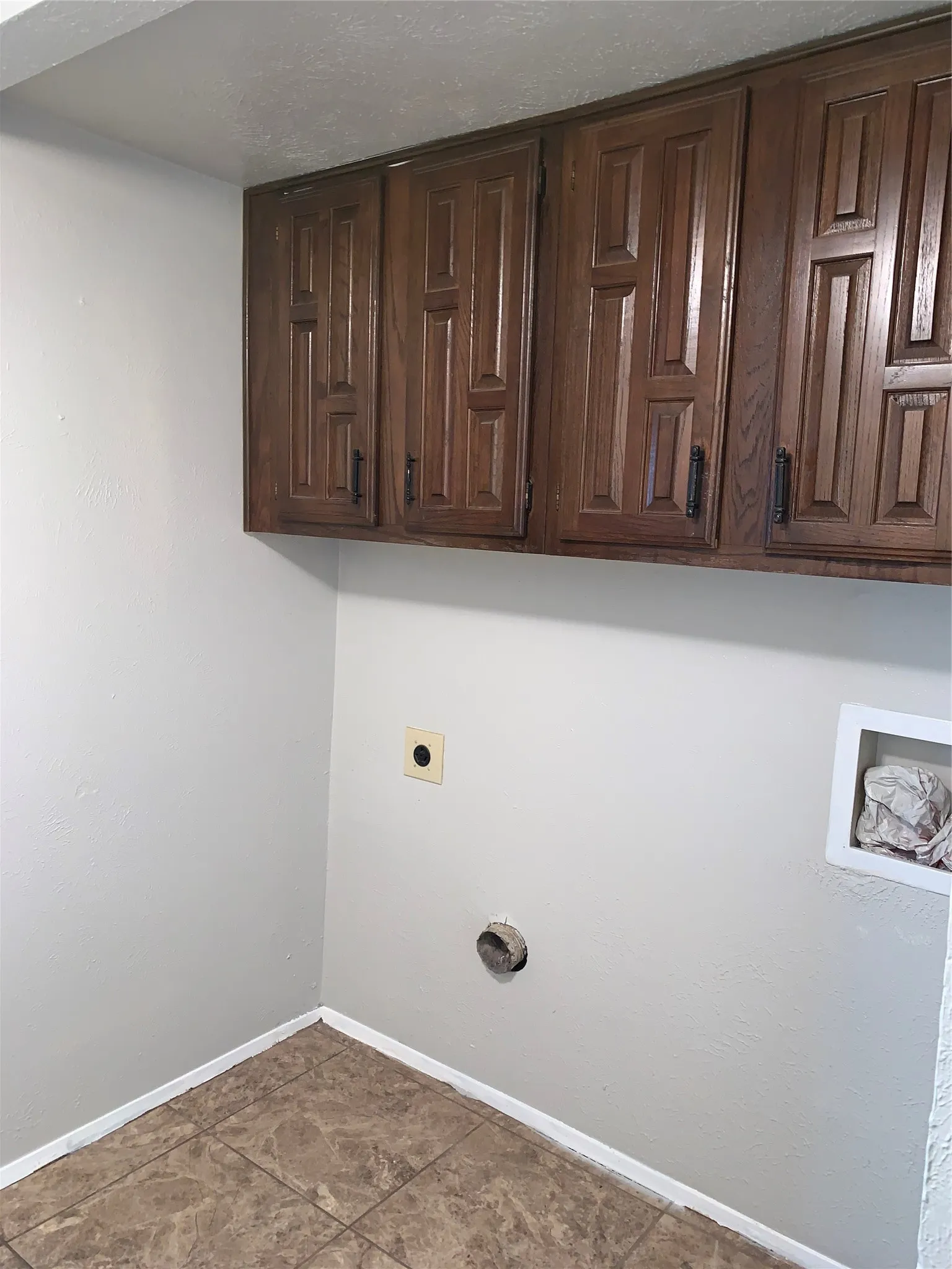 Single Family Residence For Rent in Denton County , 5260 Pruitt Drive, The Colony, Texas 75056, 3 Bedrooms, 2 Bathrooms, 2 Garage spaces, 1,946 Sqft, built in 1983, Price $2,300, mls#21283847, Real Estate Agent in The Colony, Homes For Rent in Denton county, Homes For Rent in The Colony, Realtor in The Colony Texas, Real Estate Brokerage Independent Realty Texas, Luminita Cordes Realtor