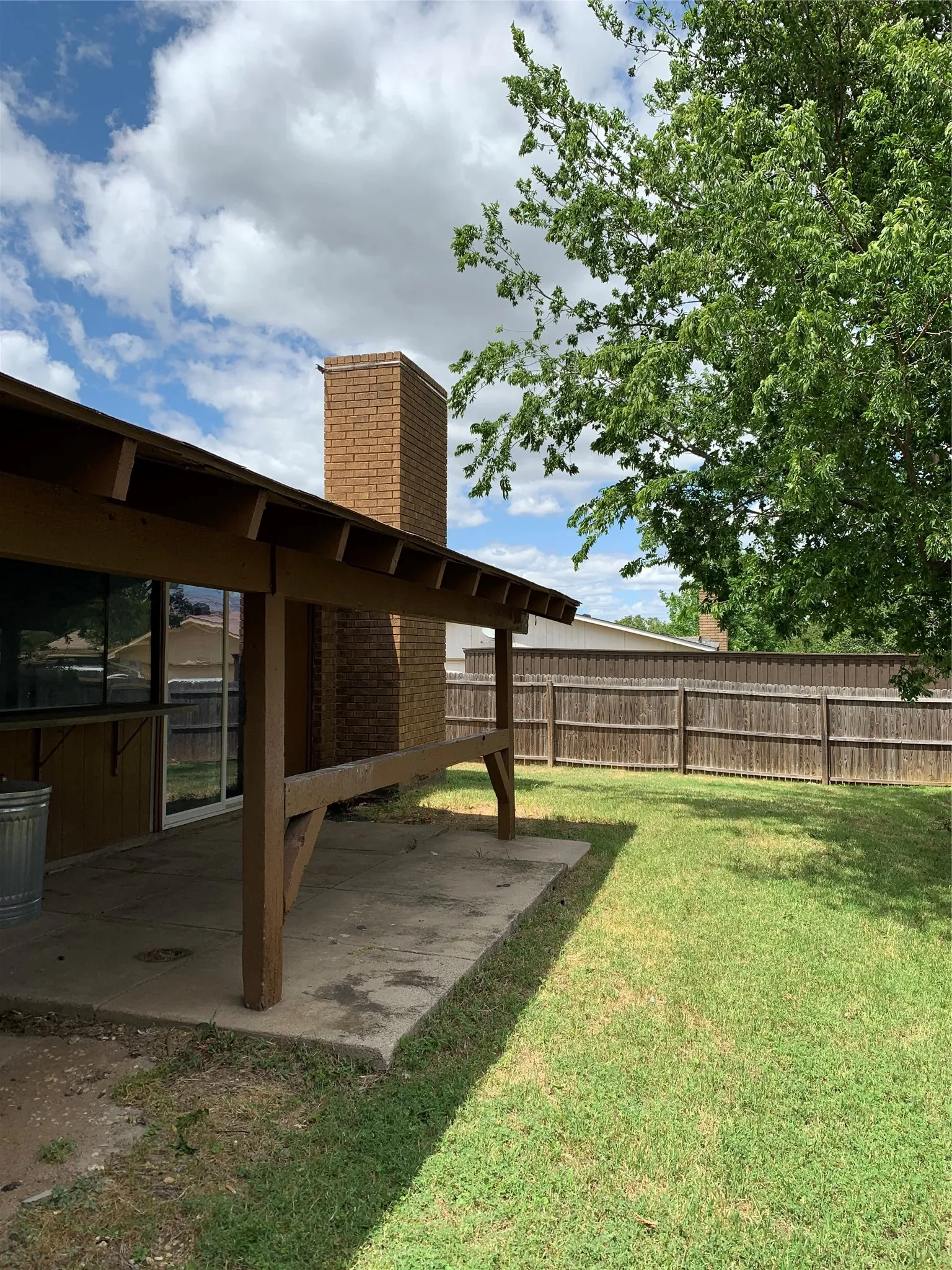 Single Family Residence For Rent in Denton County , 5260 Pruitt Drive, The Colony, Texas 75056, 3 Bedrooms, 2 Bathrooms, 2 Garage spaces, 1,946 Sqft, built in 1983, Price $2,300, mls#21283847, Real Estate Agent in The Colony, Homes For Rent in Denton county, Homes For Rent in The Colony, Realtor in The Colony Texas, Real Estate Brokerage Independent Realty Texas, Luminita Cordes Realtor