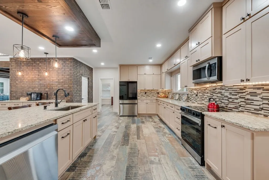 Single Family Residence For Sale in Denton County , 11167 Plainview Road, Krum, Texas 76249, 4 Bedroom, 6 Bathroom, 3 Garage spaces, 5,140 Sqft, built in 2026, mls#21283862, Real Estate Agent in Krum, Homes For Sale in Denton county, Homes For Sale in Krum, Realtor in Krum Texas, Real Estate Brokerage Independent Realty Texas, Luminita Cordes Realtor