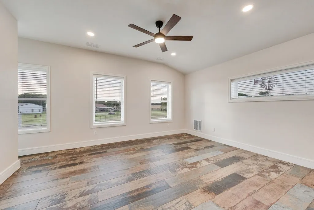 Upstairs flex room can be a gameroom or bedroom