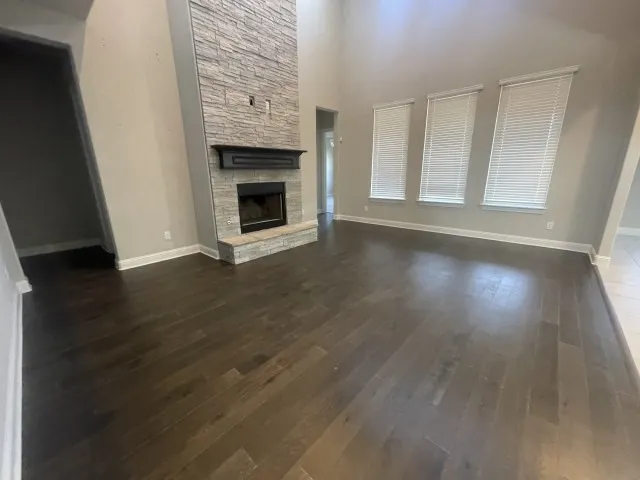 Single Family Residence For Sale in Ellis County , 321 Equestrian Drive, Waxahachie, Texas 75165, 4 Bedroom, 4 Bathroom, 2 Garage spaces, 3,105 Sqft, built in 2019, mls#21283833, Real Estate Agent in Waxahachie, Homes For Sale in Ellis county, Homes For Sale in Waxahachie, Realtor in Waxahachie Texas, Real Estate Brokerage Independent Realty Texas, Luminita Cordes Realtor