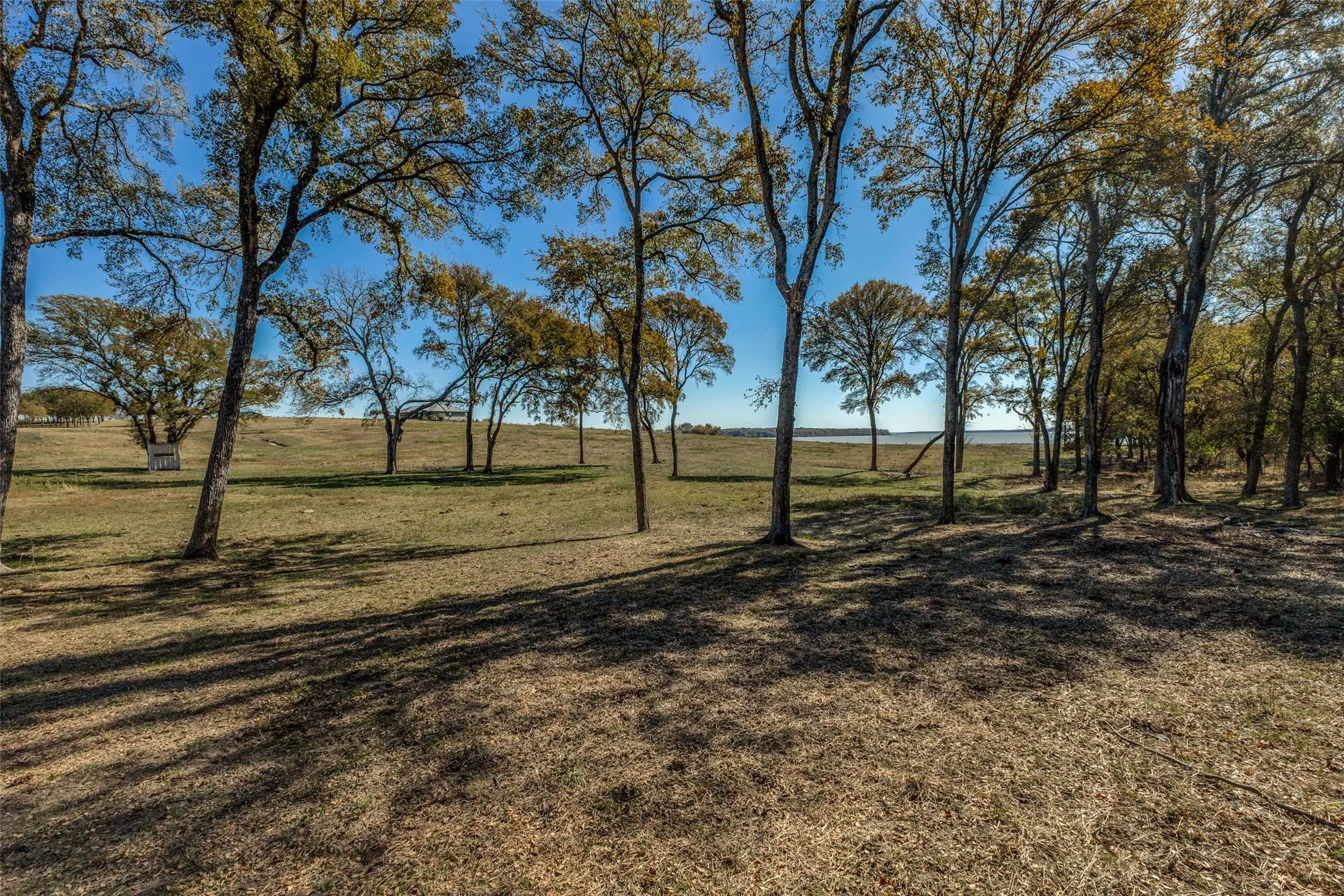 Single Family Residence For Sale in Kaufman County , 15675 County Road 4024, Kemp, Texas 75143, 3 Bedrooms, 2 Bathrooms, 2 Garage spaces, 2,690 Sqft, built in 1991, Price $3,500,000, mls#21283816, Real Estate Agent in Kemp, Homes For Sale in Kaufman county, Homes For Sale in Kemp, Realtor in Kemp Texas, Real Estate Brokerage Independent Realty Texas, Luminita Cordes Realtor